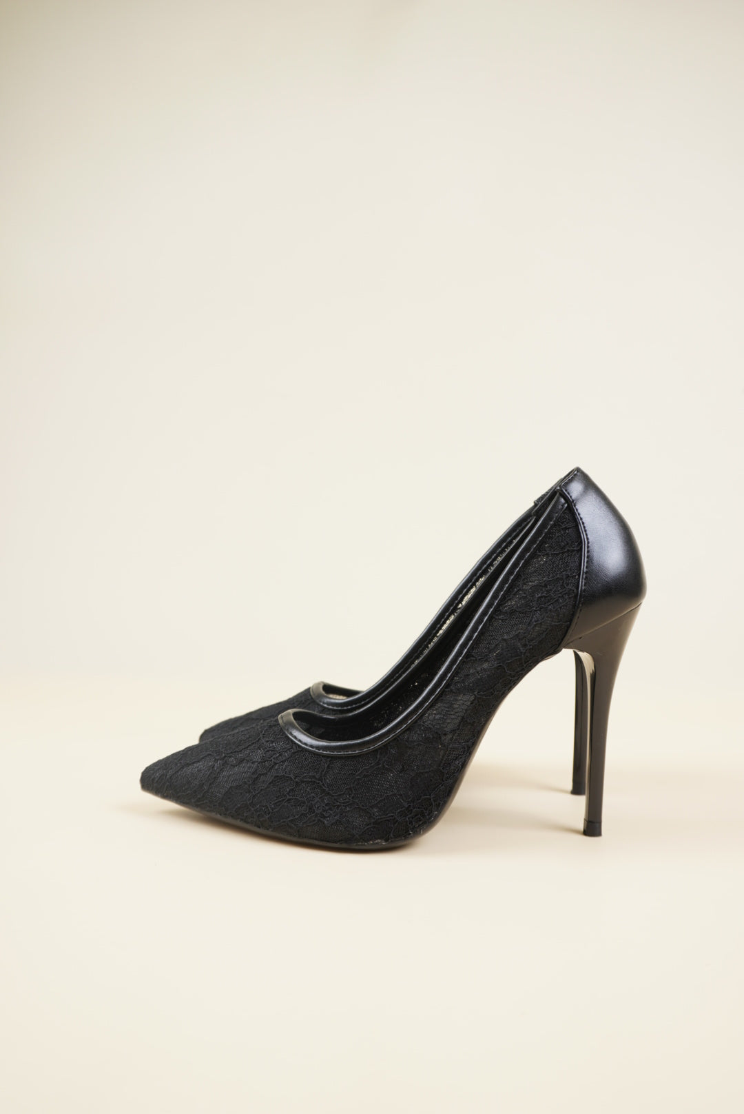 Lace Pumps - Black