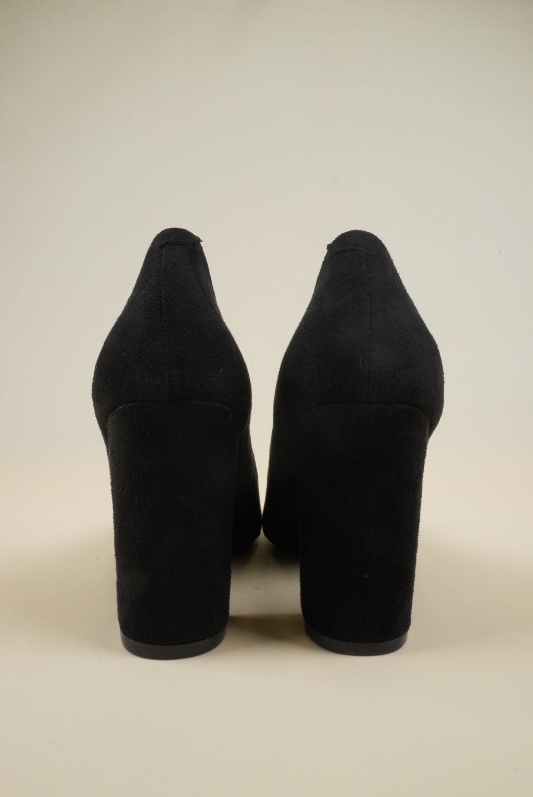 Suede Pumps - Black