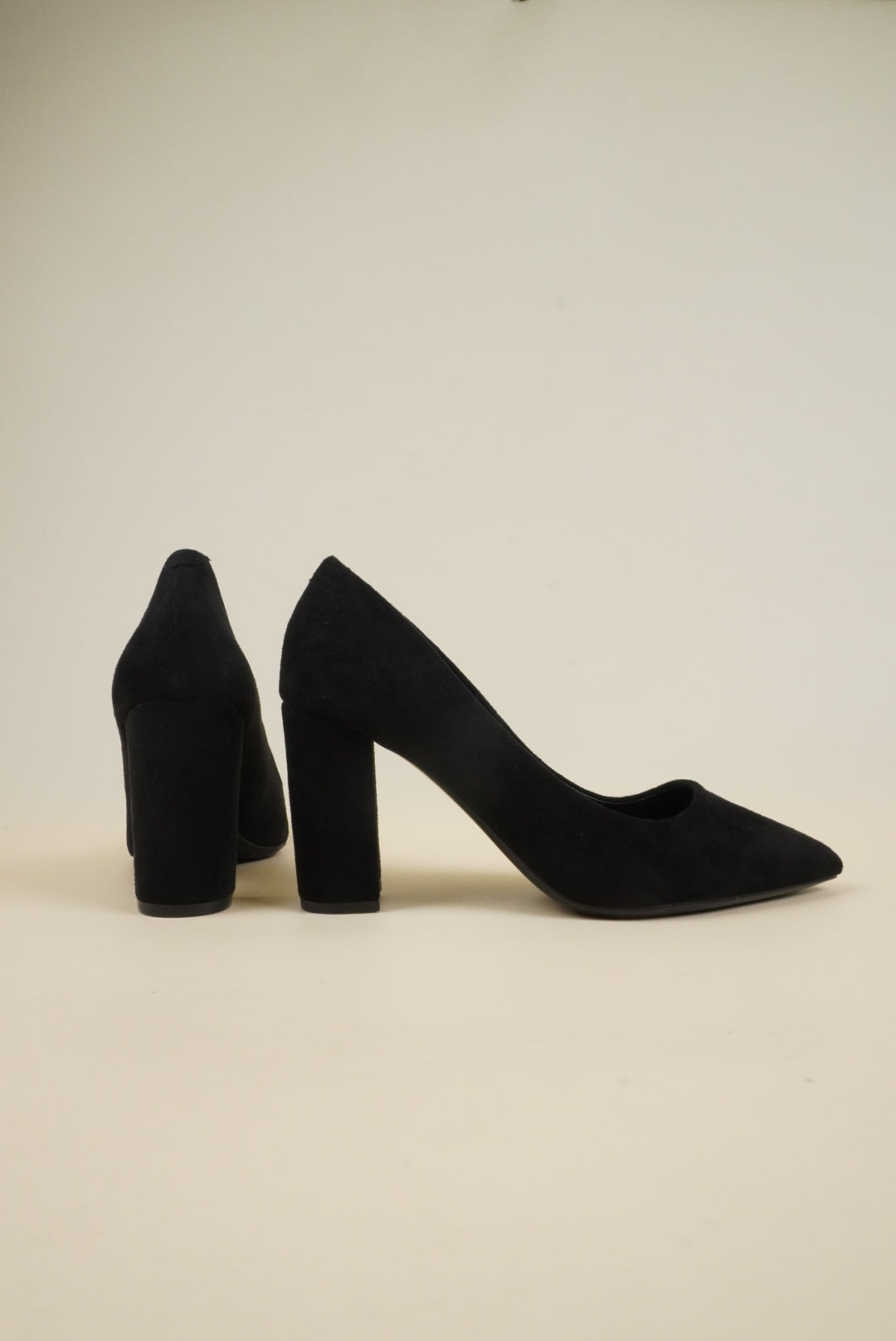 Suede Pumps - Black
