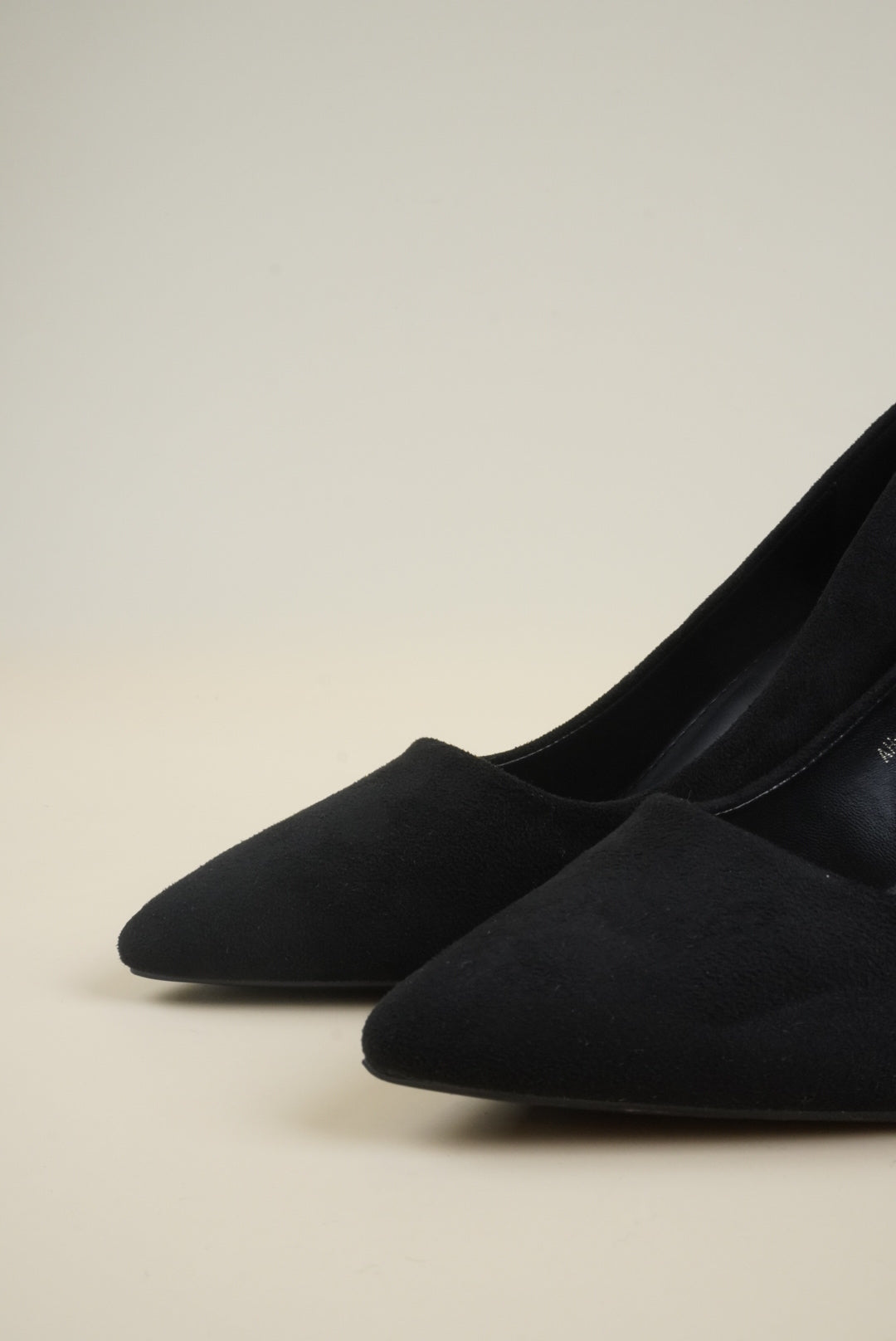 Suede Pumps - Black