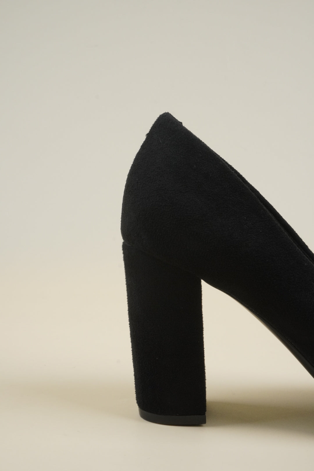 Suede Pumps - Black