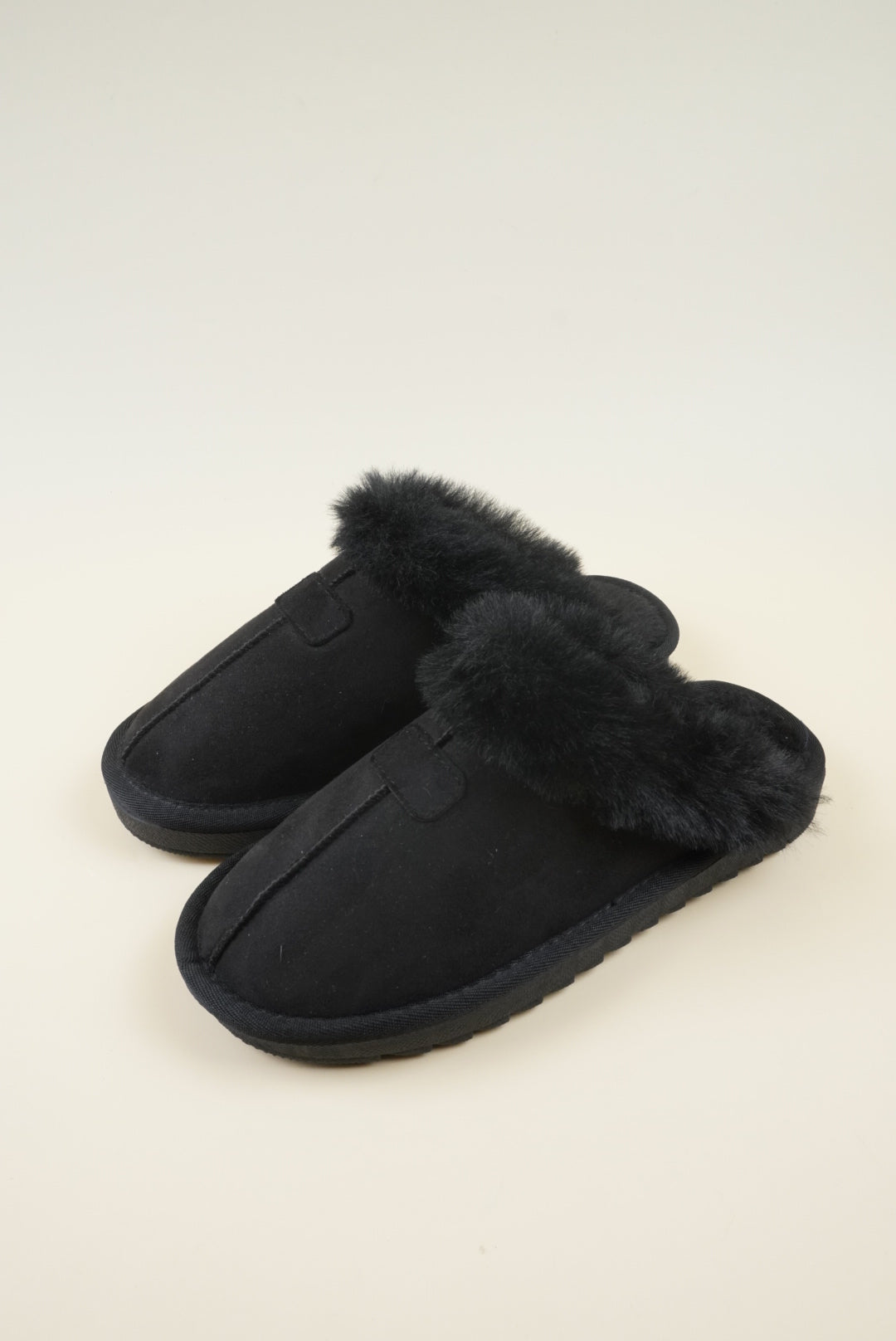 Fluffy Slippers - Black
