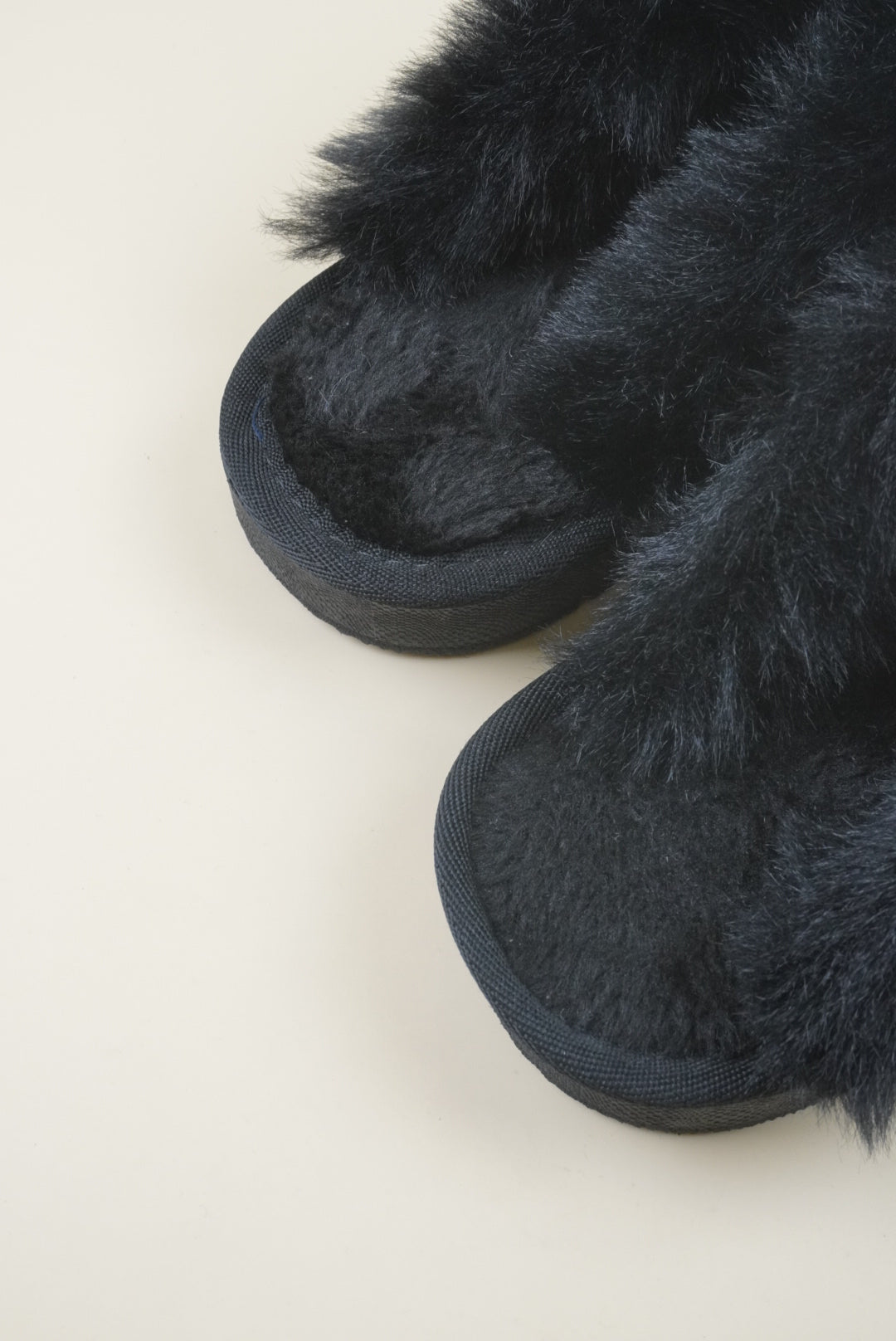 Fluffy Slippers - Black