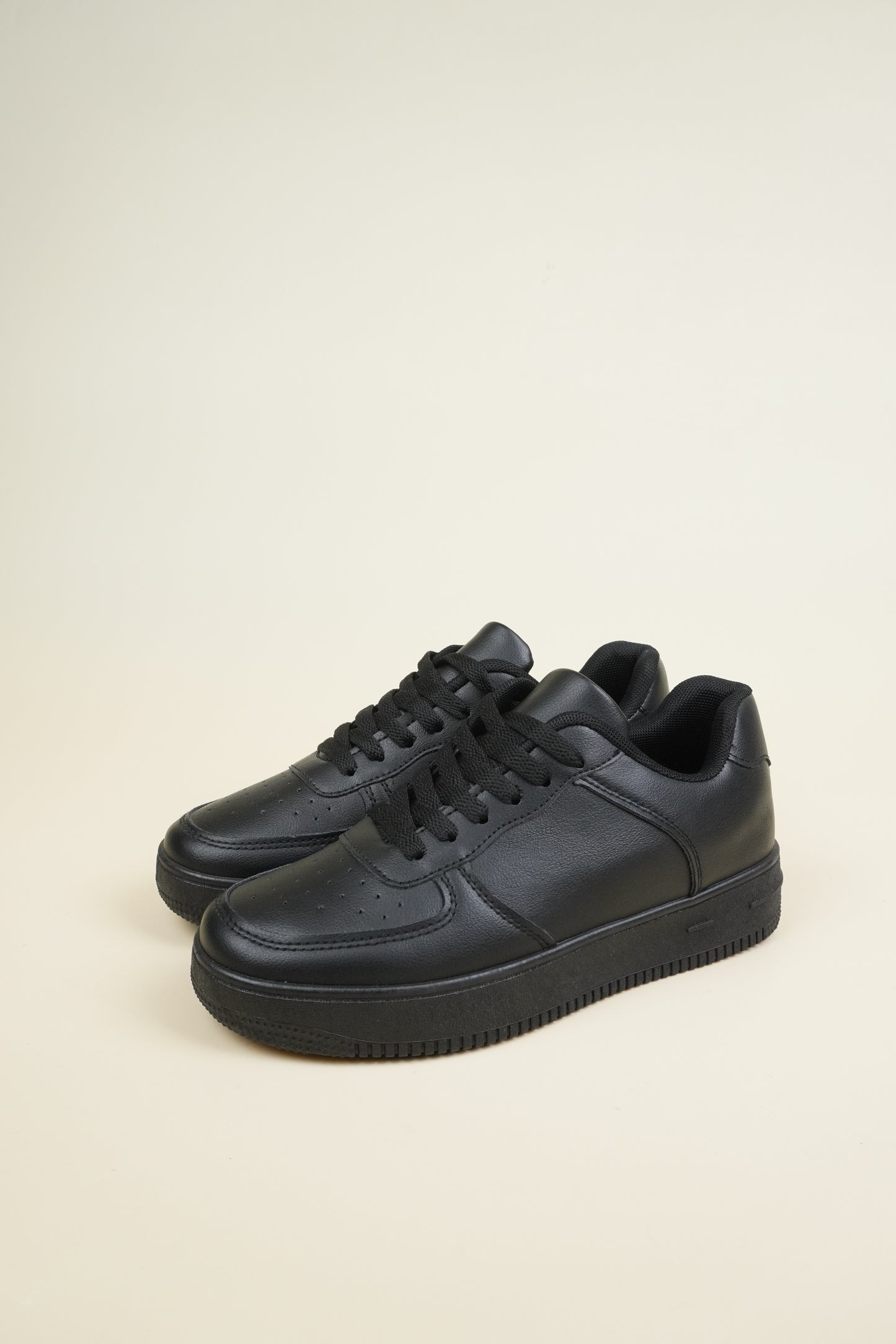 Classic Sneakers - Black