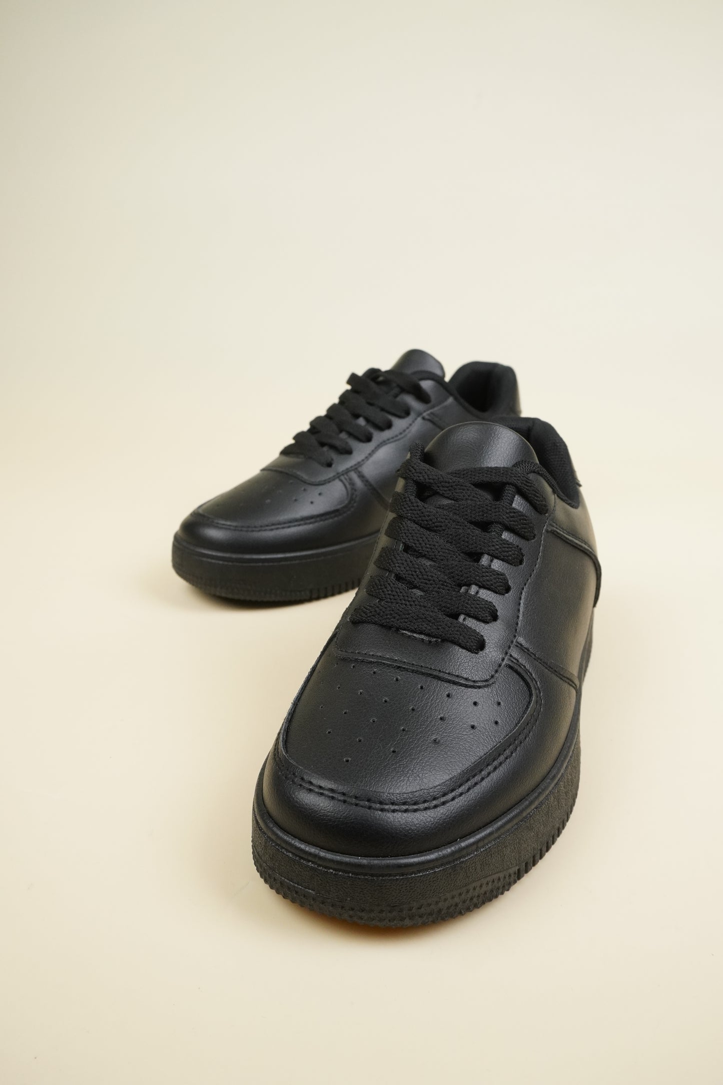 Classic Sneakers - Black