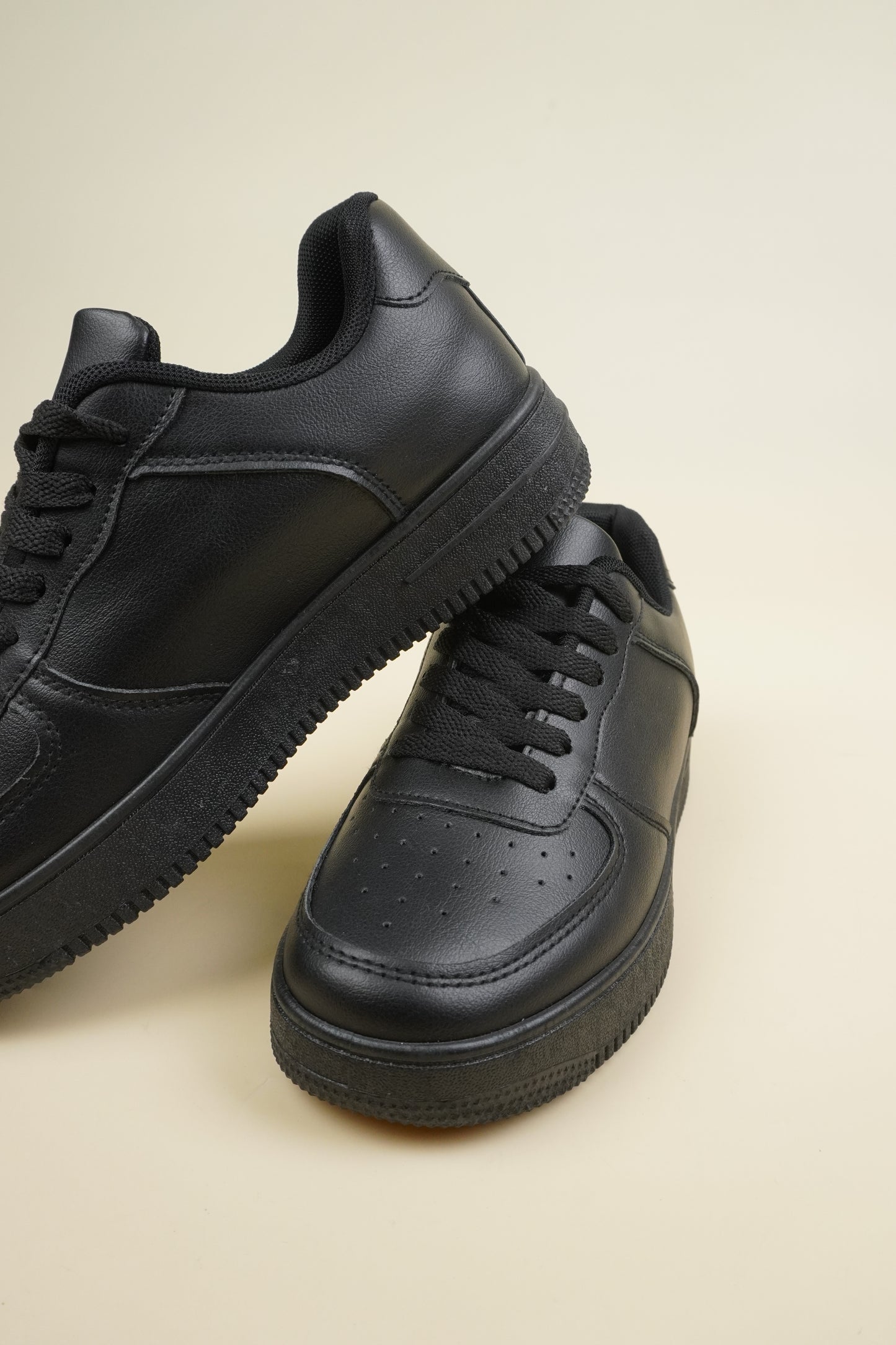 Classic Sneakers - Black