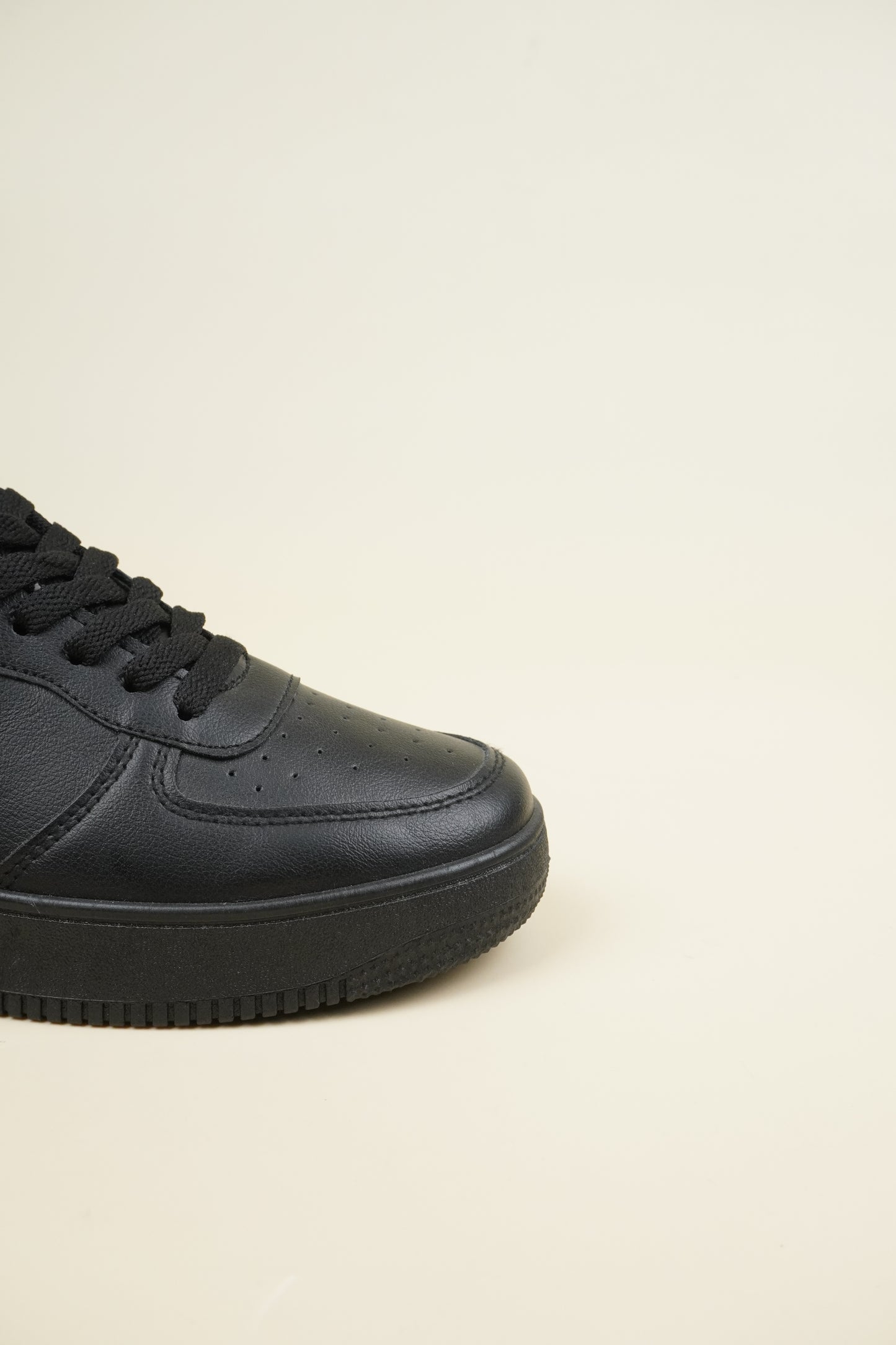 Classic Sneakers - Black