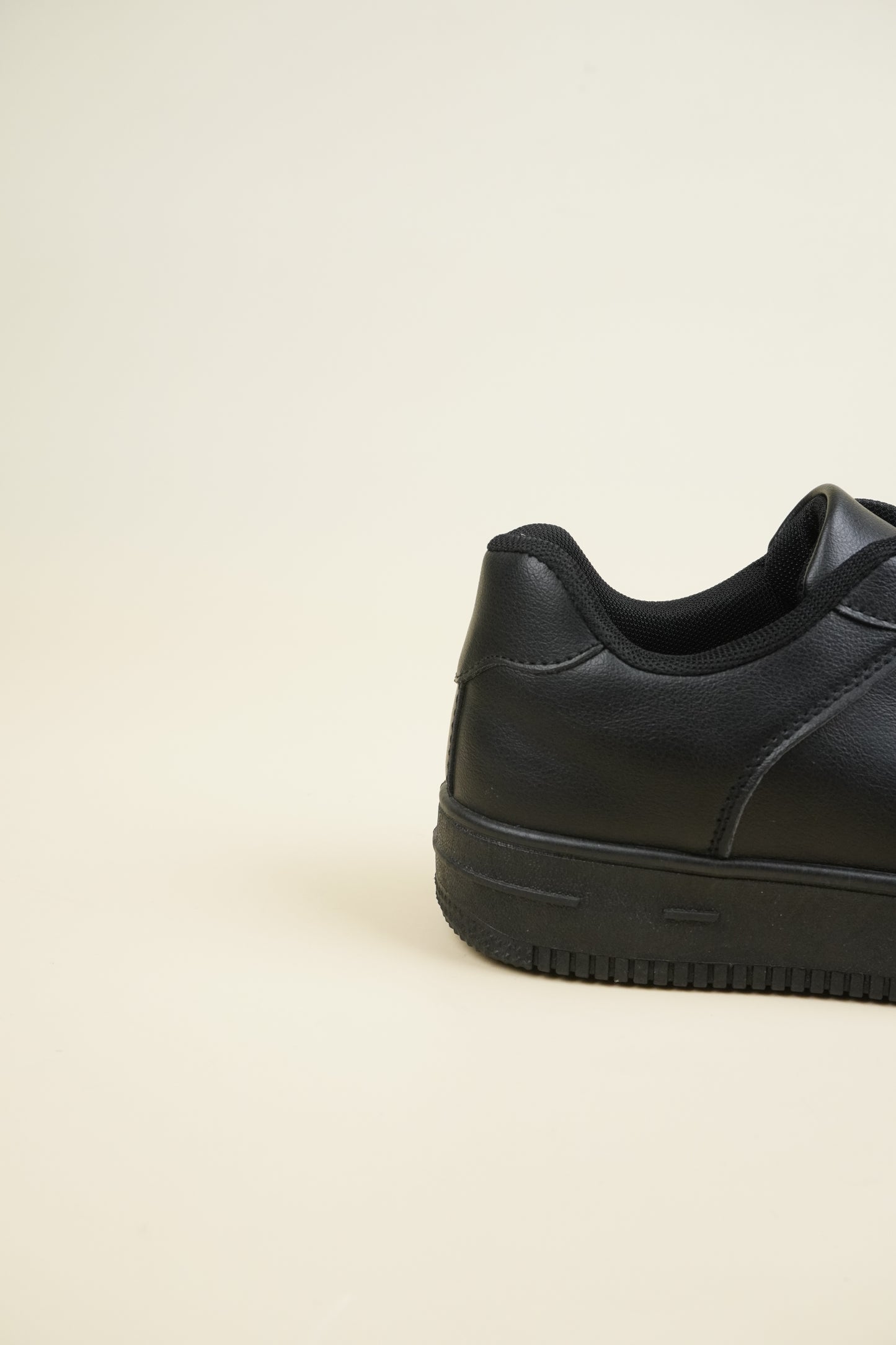 Classic Sneakers - Black