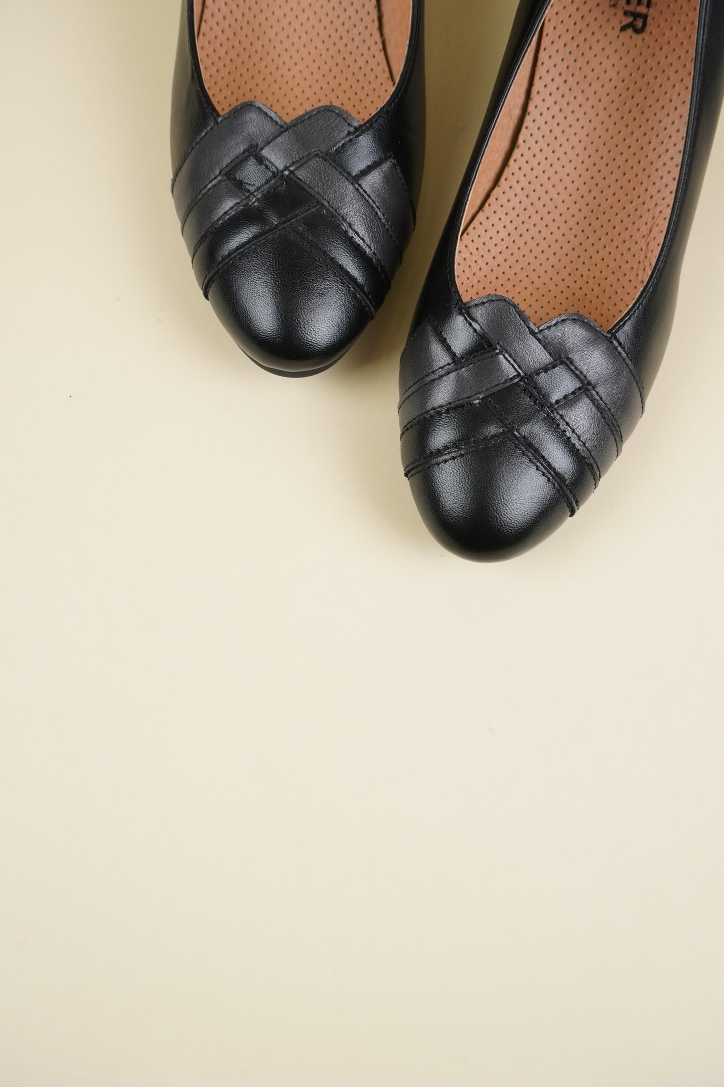 Block Heeled Court Shoes - Black