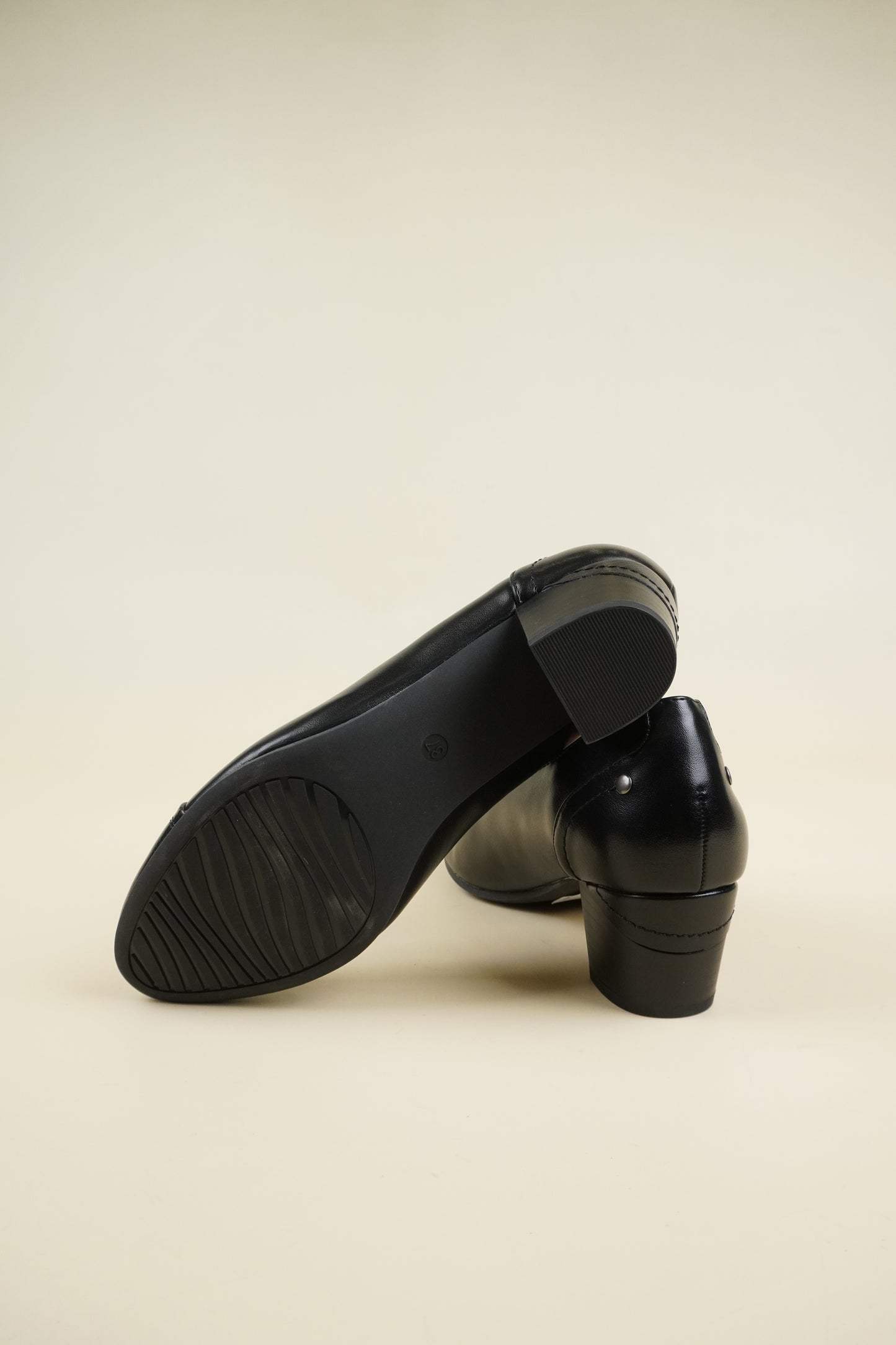 Ladies' Leather Pumps Low Heel - Black