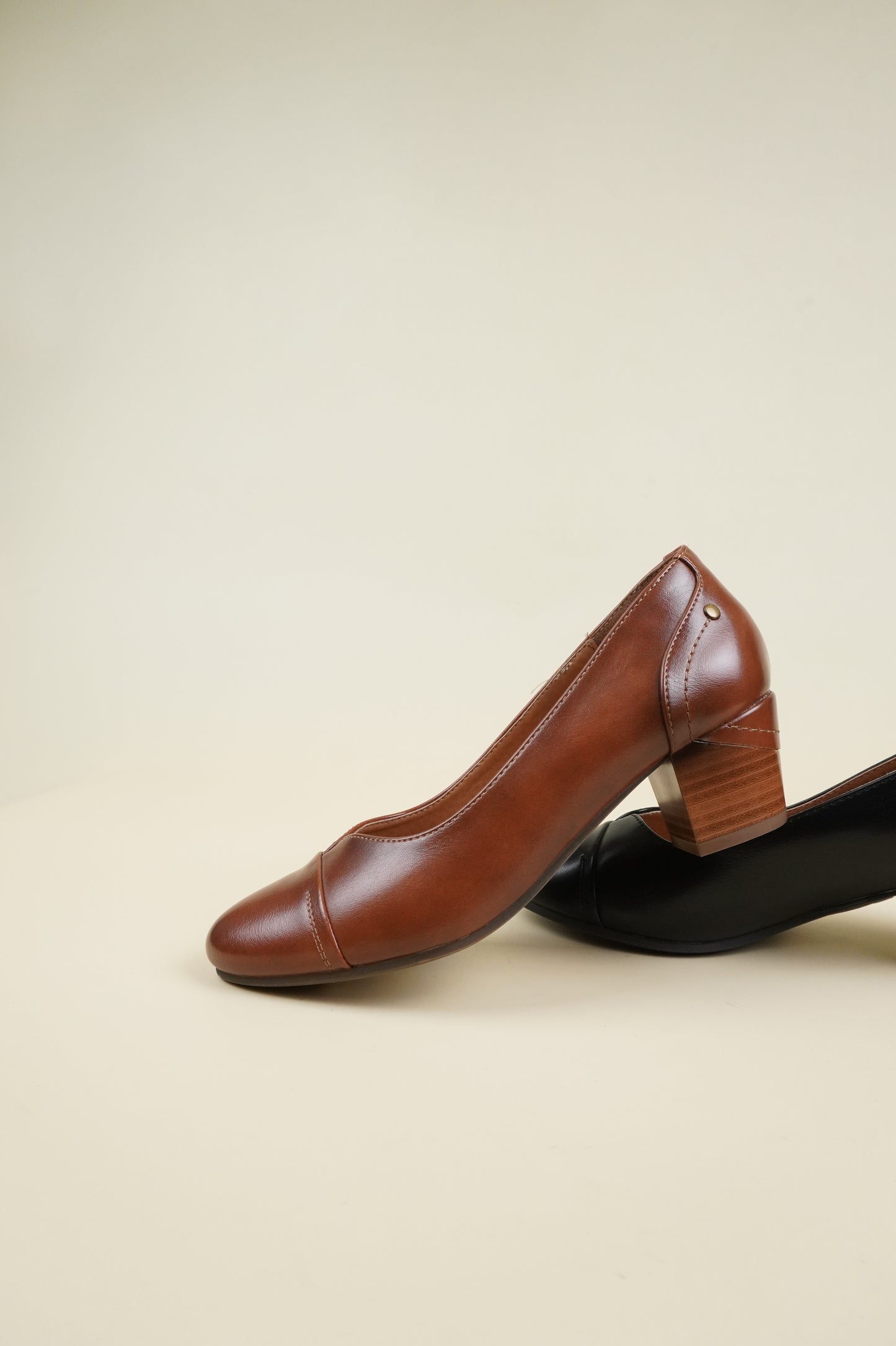 Ladies' Leather Pumps Low Heel - Camel