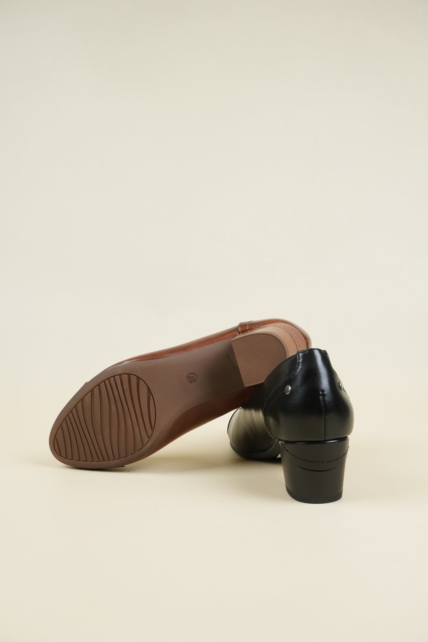 Ladies' Leather Pumps Low Heel - Camel