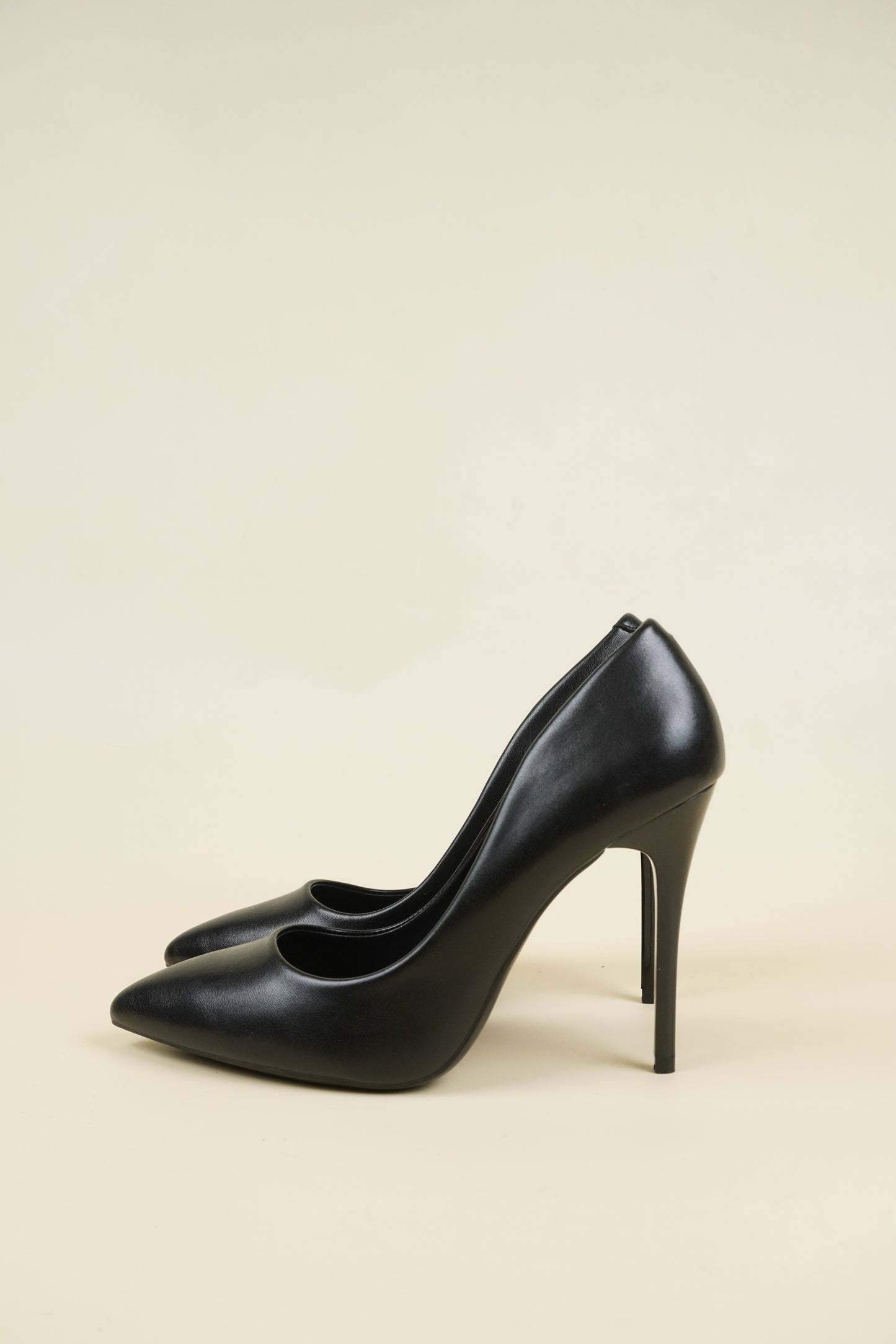 Classic Leather High Heels - Black