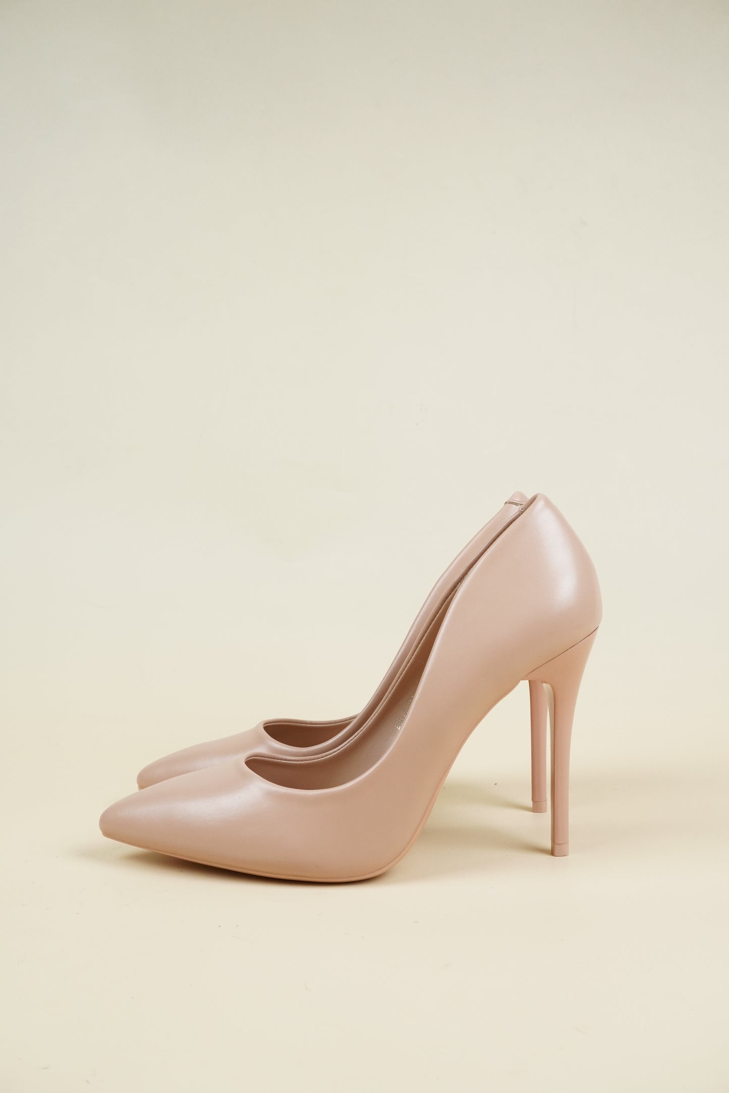 Classic Leather High Heels - Beige