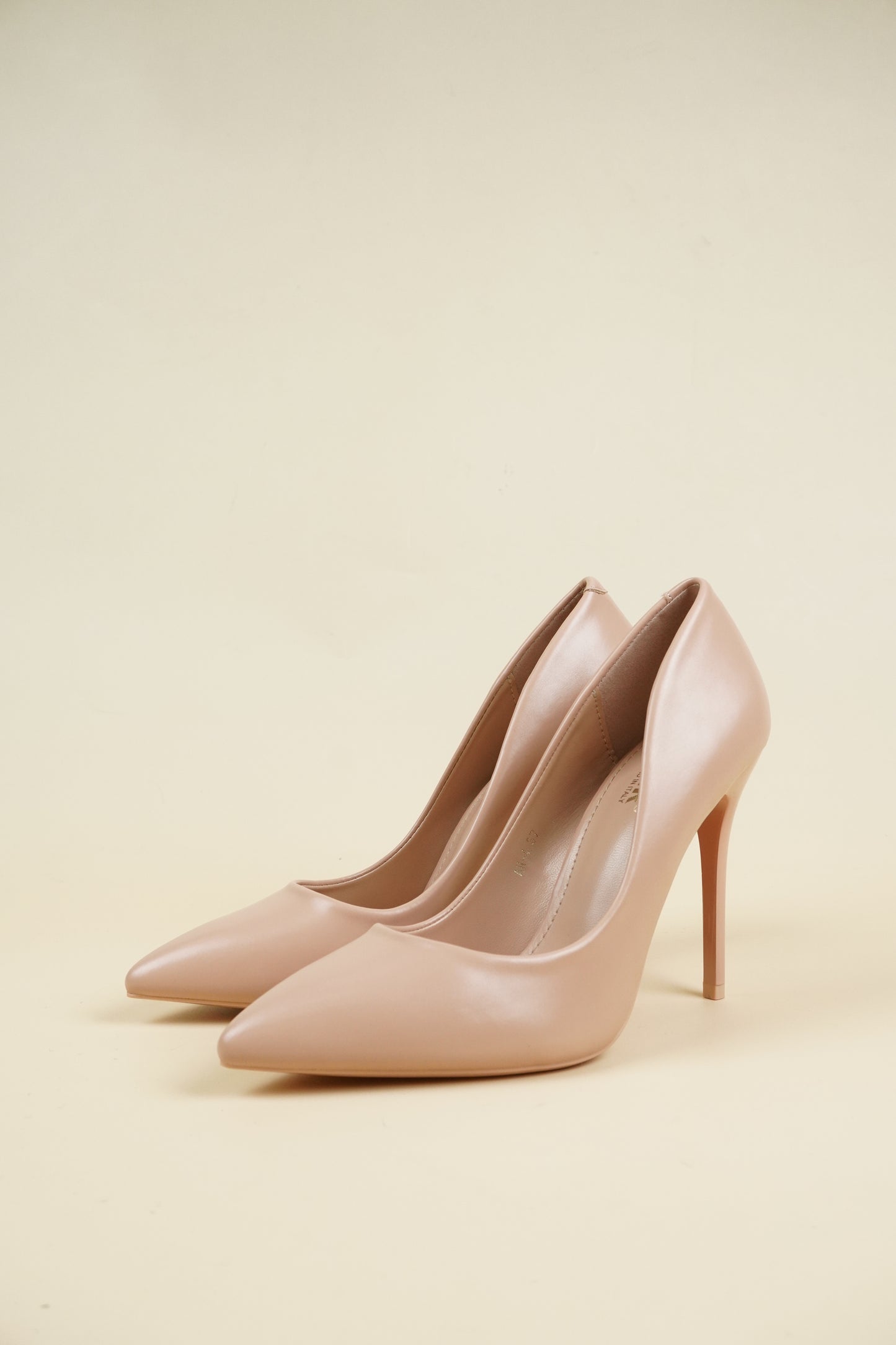 Classic Leather High Heels - Beige