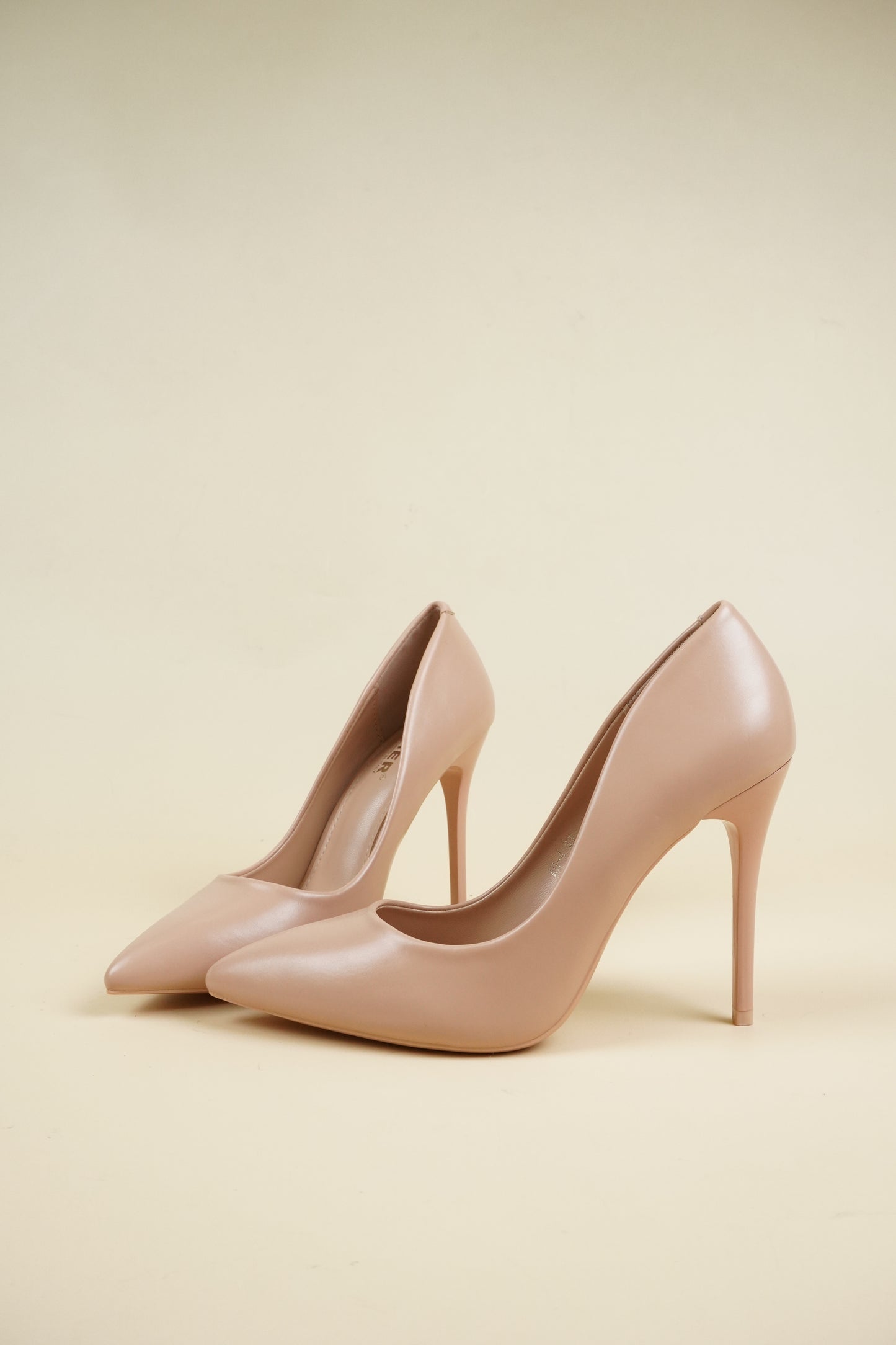 Classic Leather High Heels - Beige