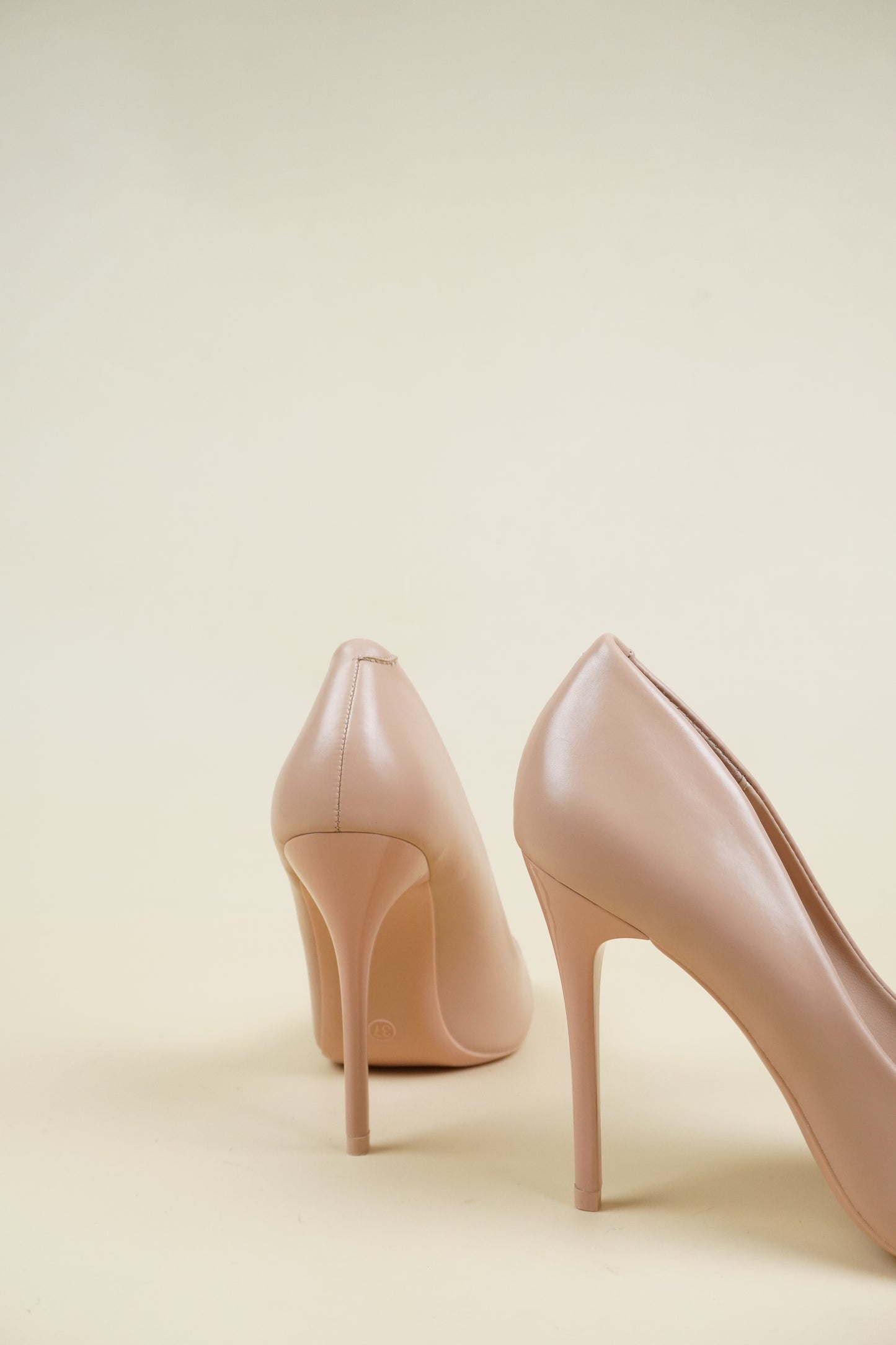 Classic Leather High Heels - Beige
