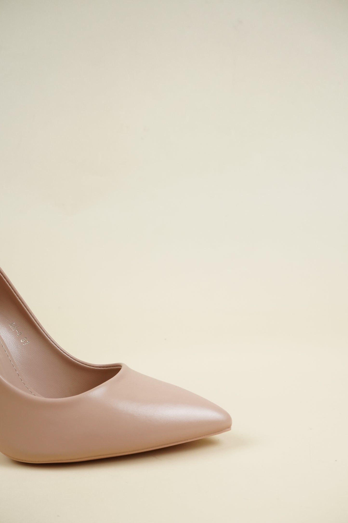 Classic Leather High Heels - Beige