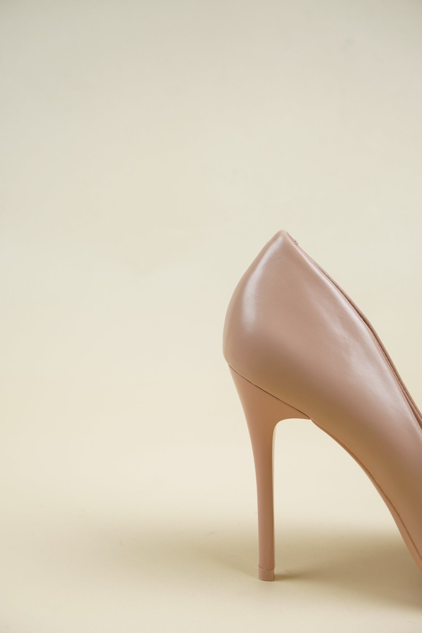 Classic Leather High Heels - Beige