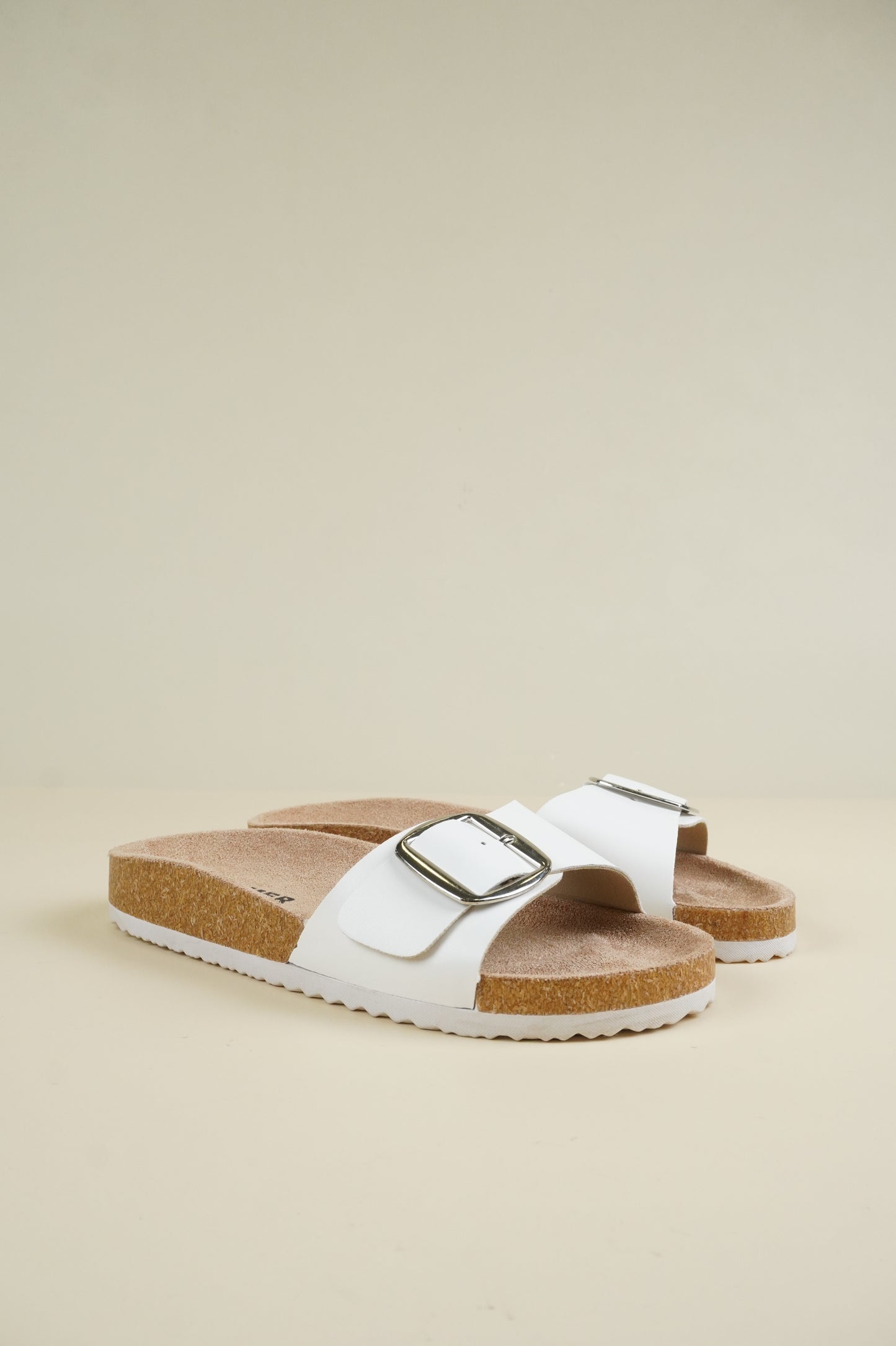 Single-Buckle Slippers - White