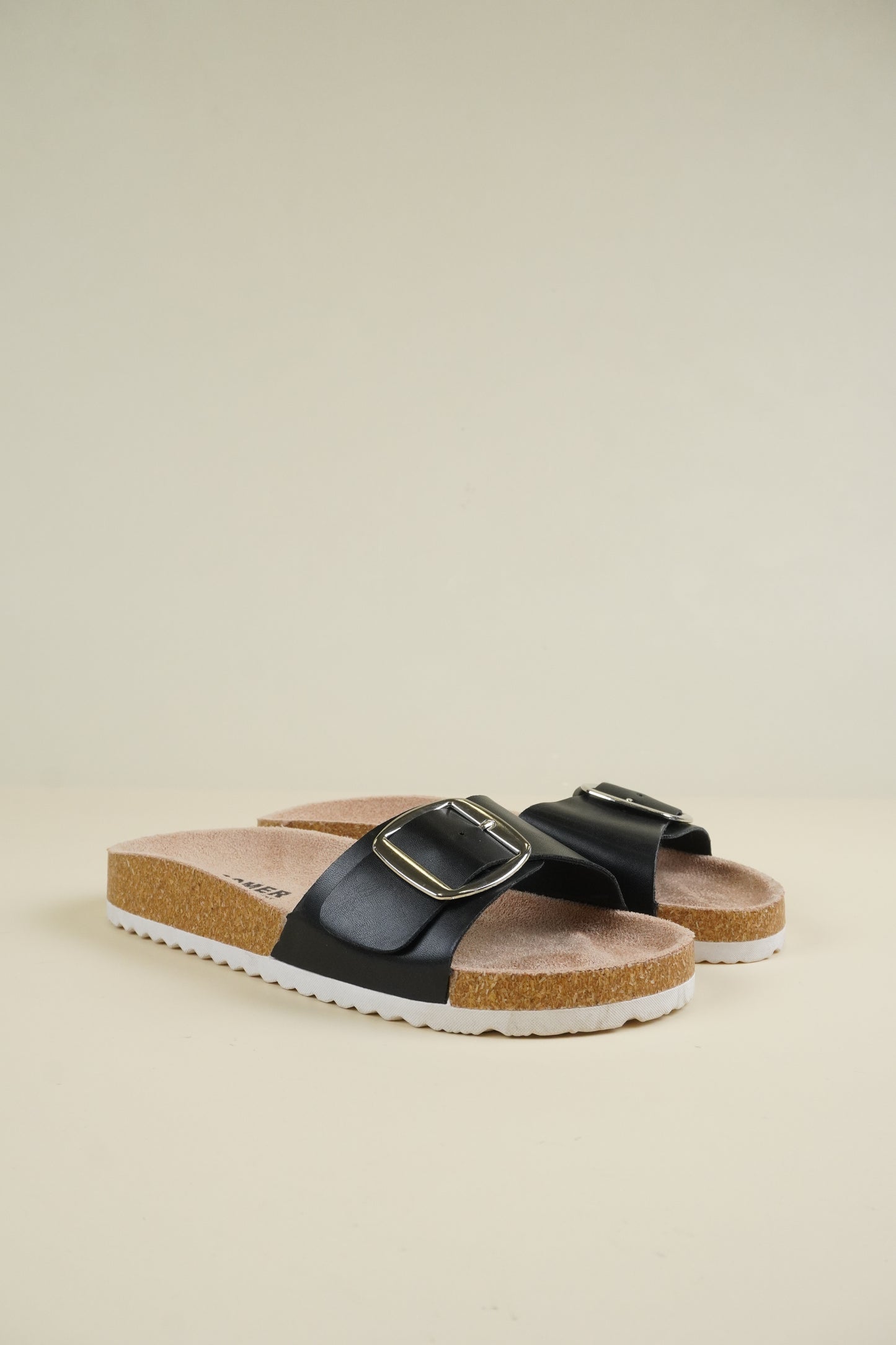 Single-Buckle Slippers - Black