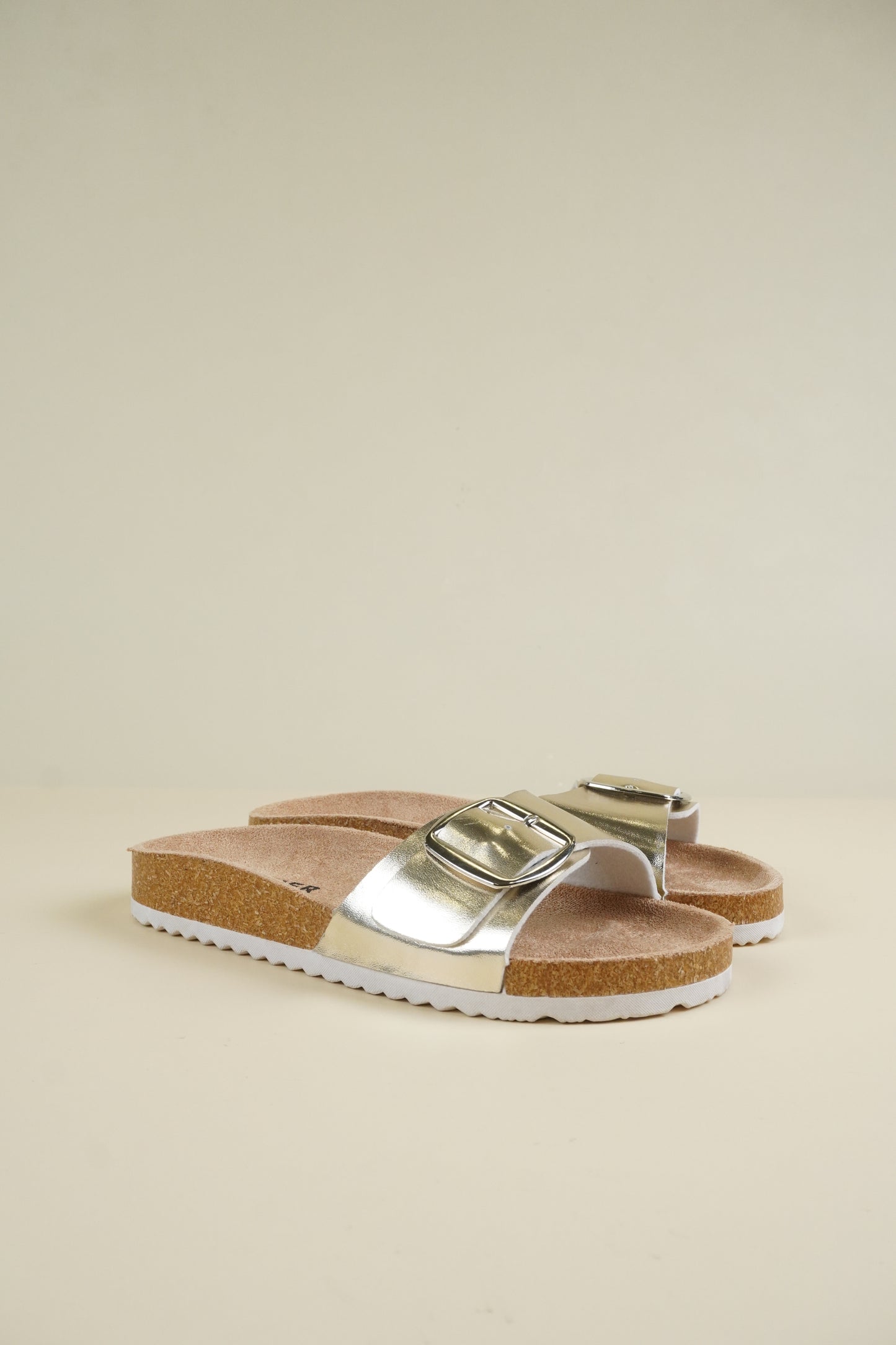 Single-Buckle Slippers - Gold