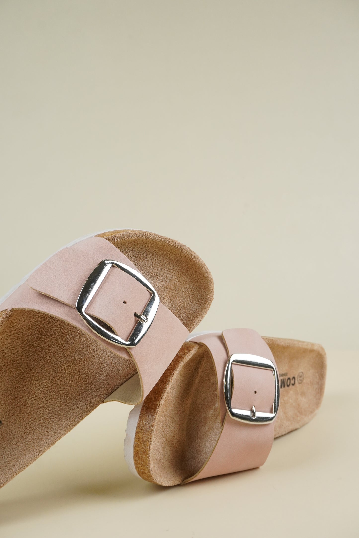 Single-Buckle Slippers - Pink