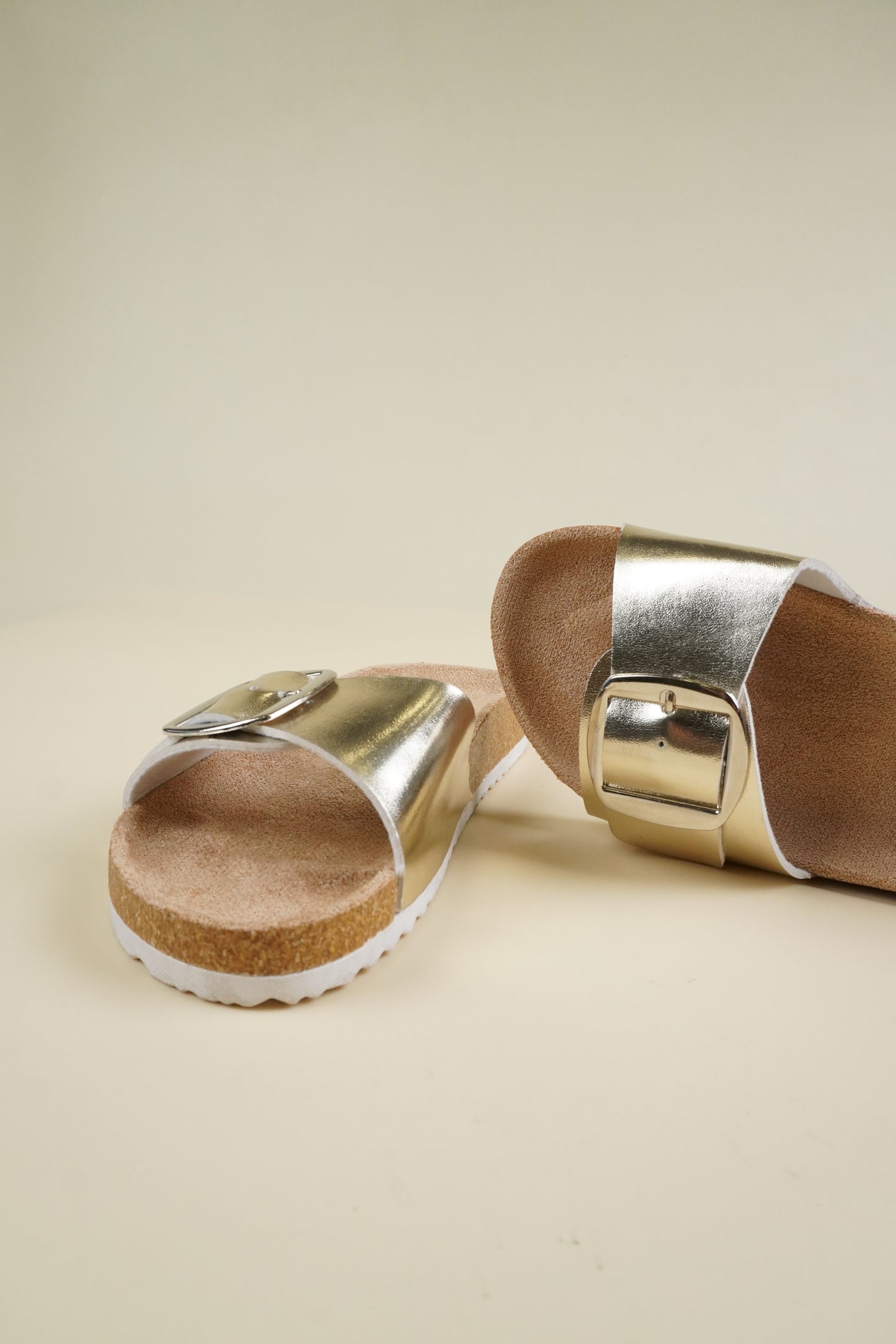 Single-Buckle Slippers - Gold
