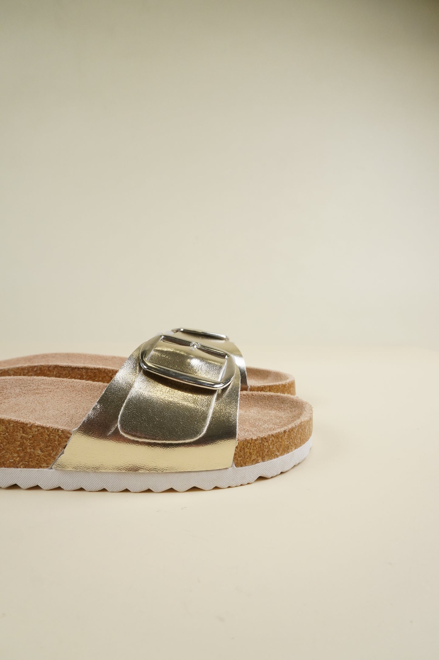 Single-Buckle Slippers - Gold