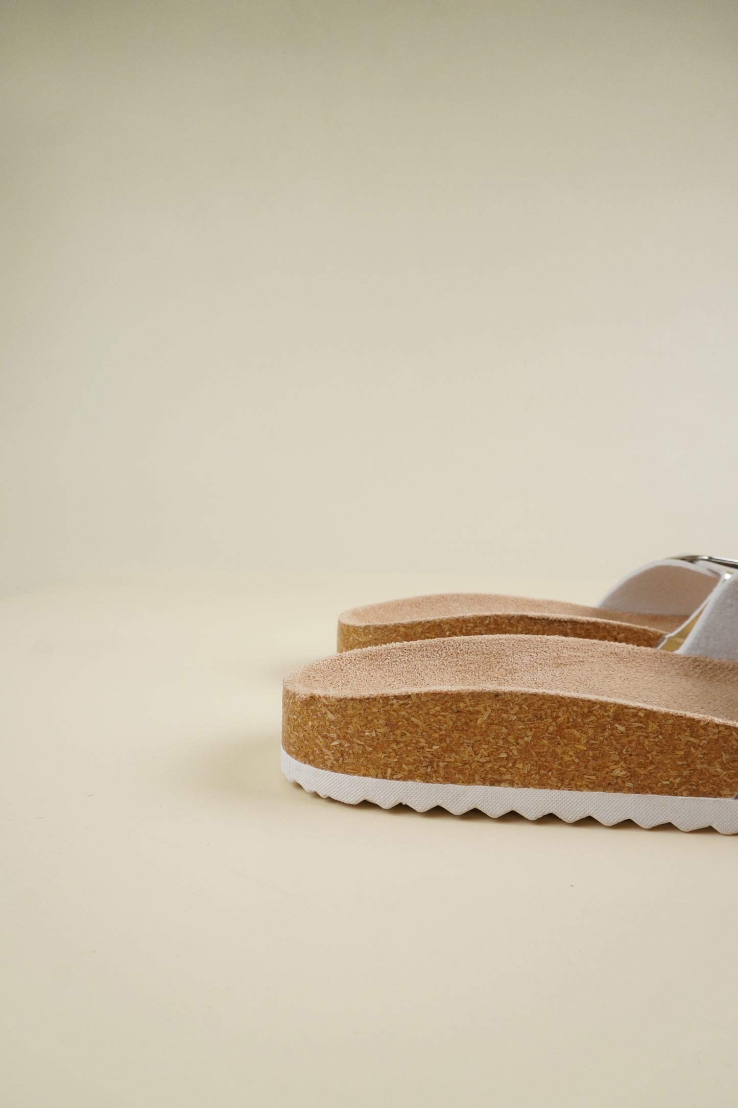 Single-Buckle Slippers - Gold