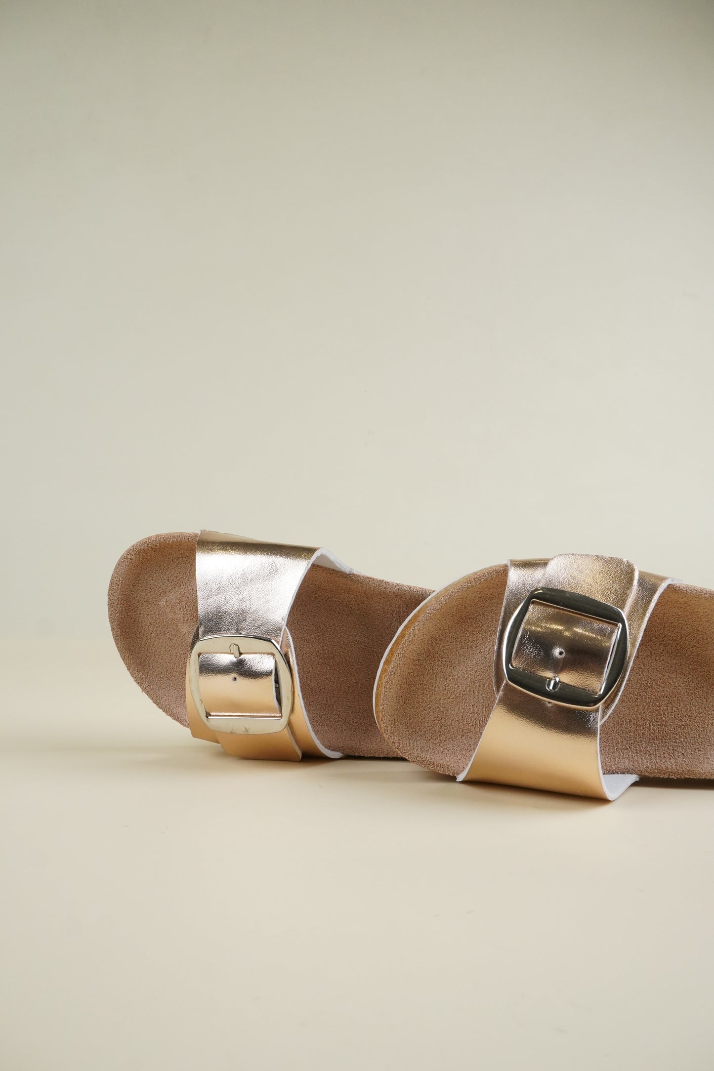 Single-Buckle Slippers - Champagne