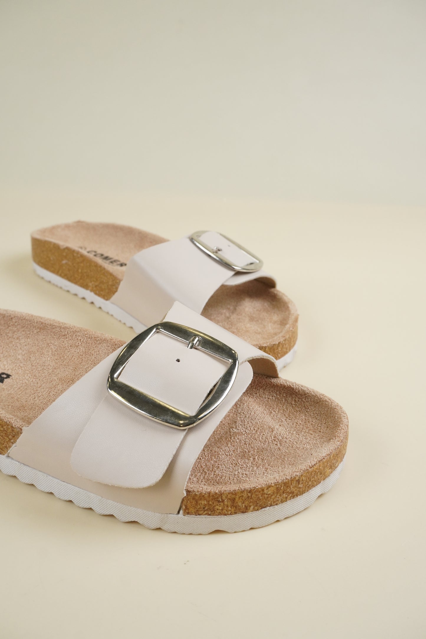 Single-Buckle Slippers - Beige