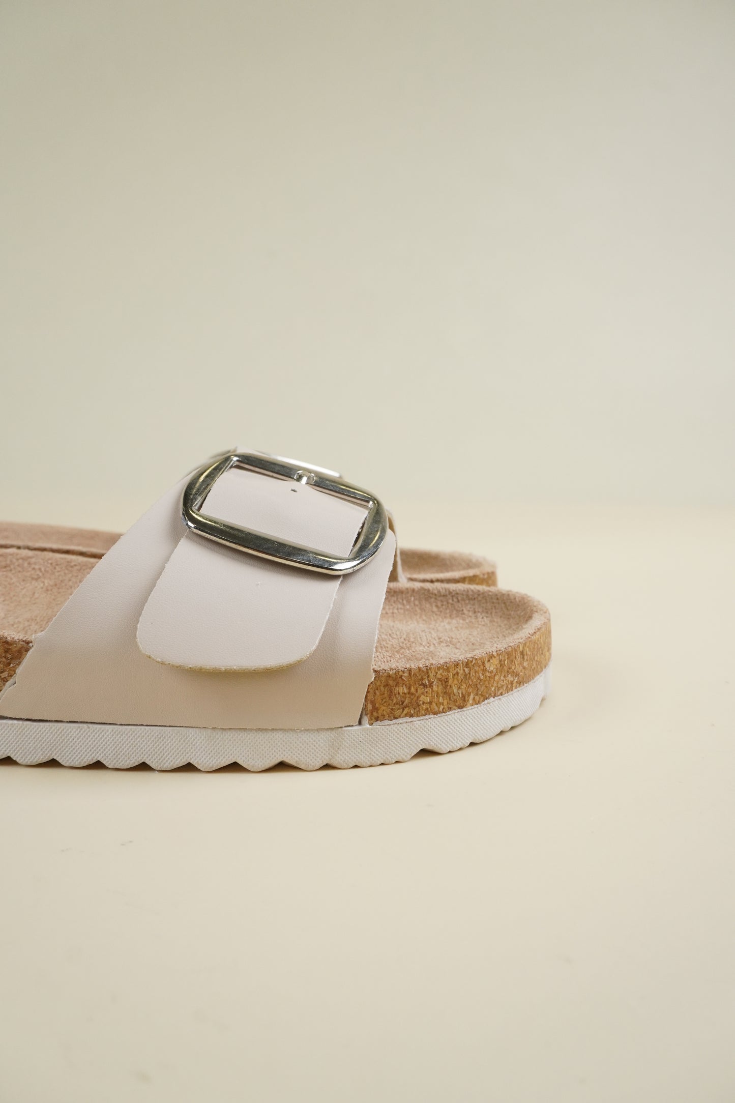 Single-Buckle Slippers - Beige