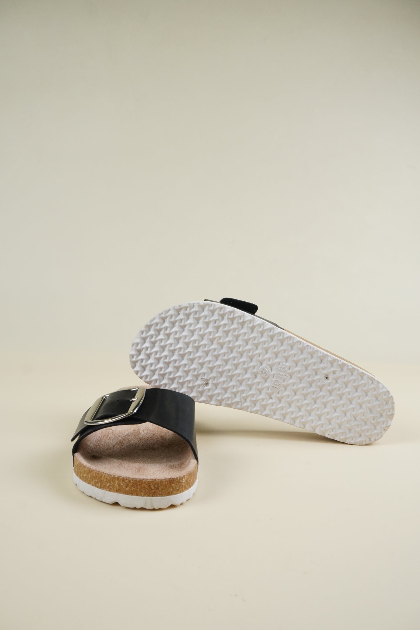 Single-Buckle Slippers - Black