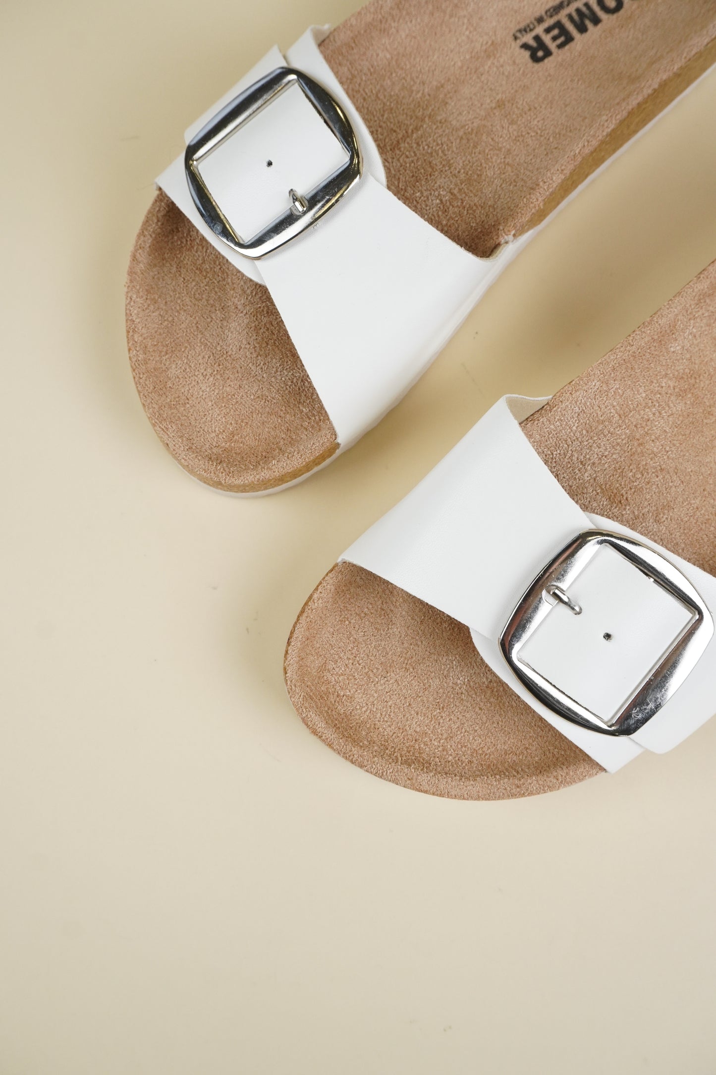 Single-Buckle Slippers - White