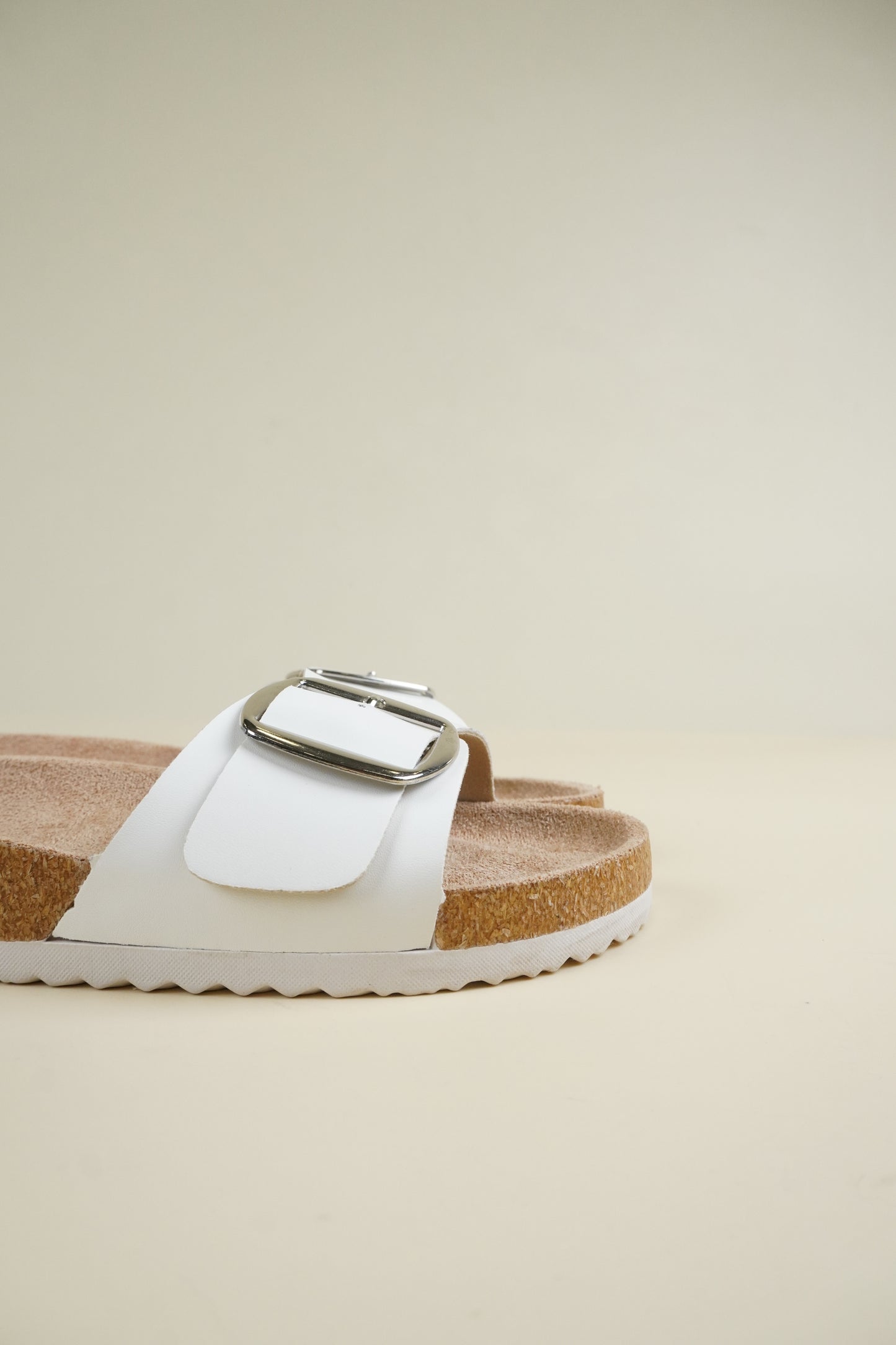 Single-Buckle Slippers - White