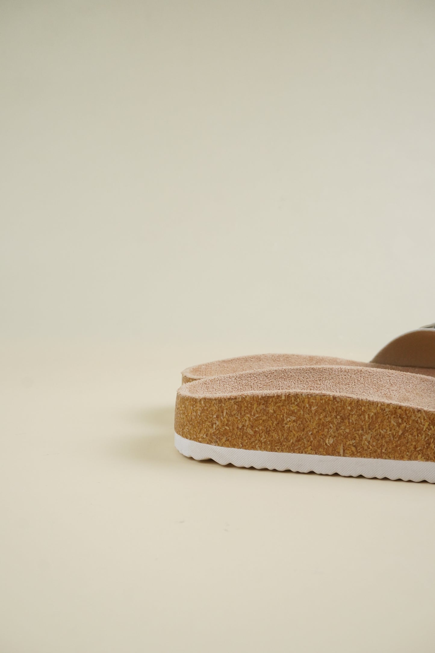 Single-Buckle Slippers - White