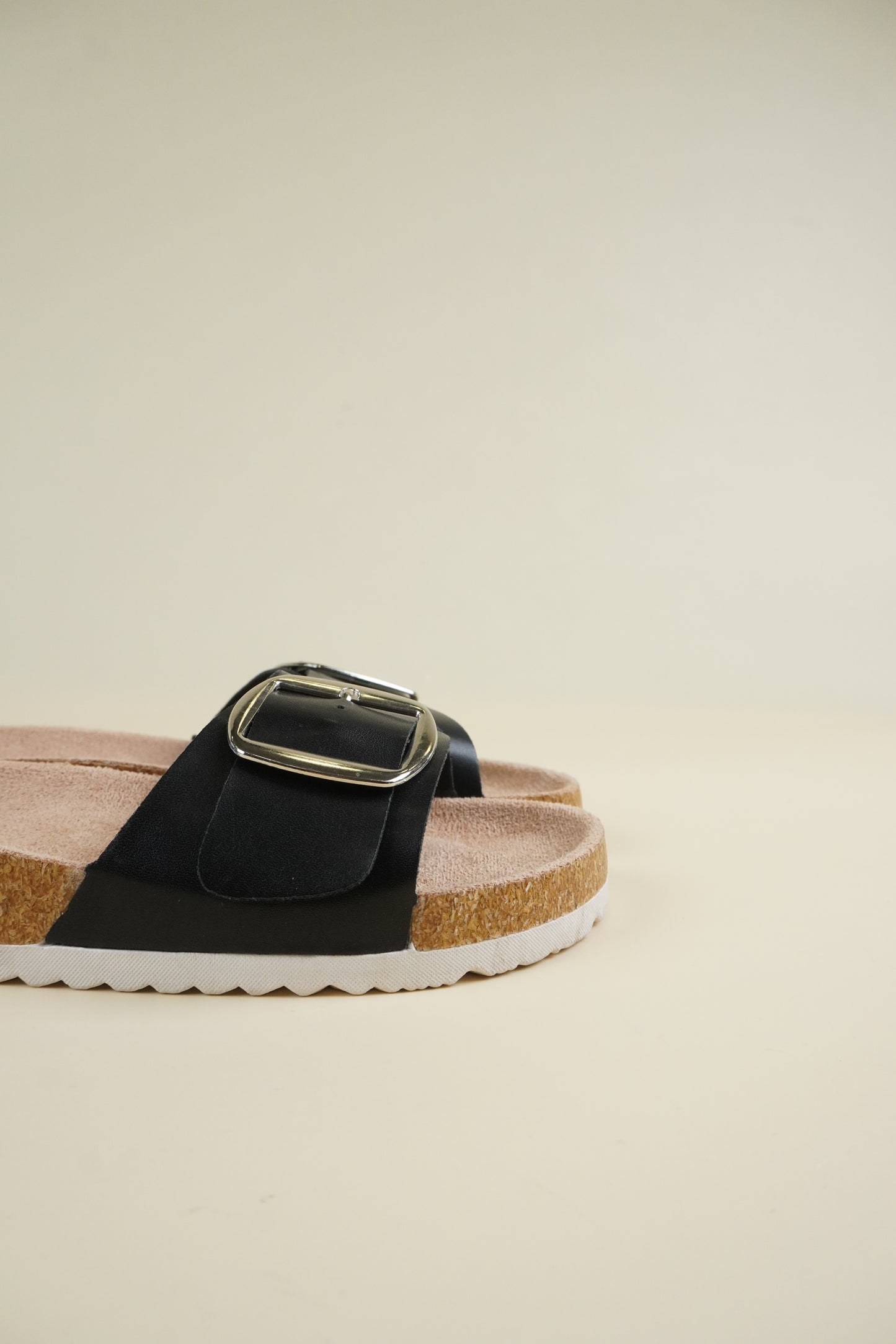 Single-Buckle Slippers - Black