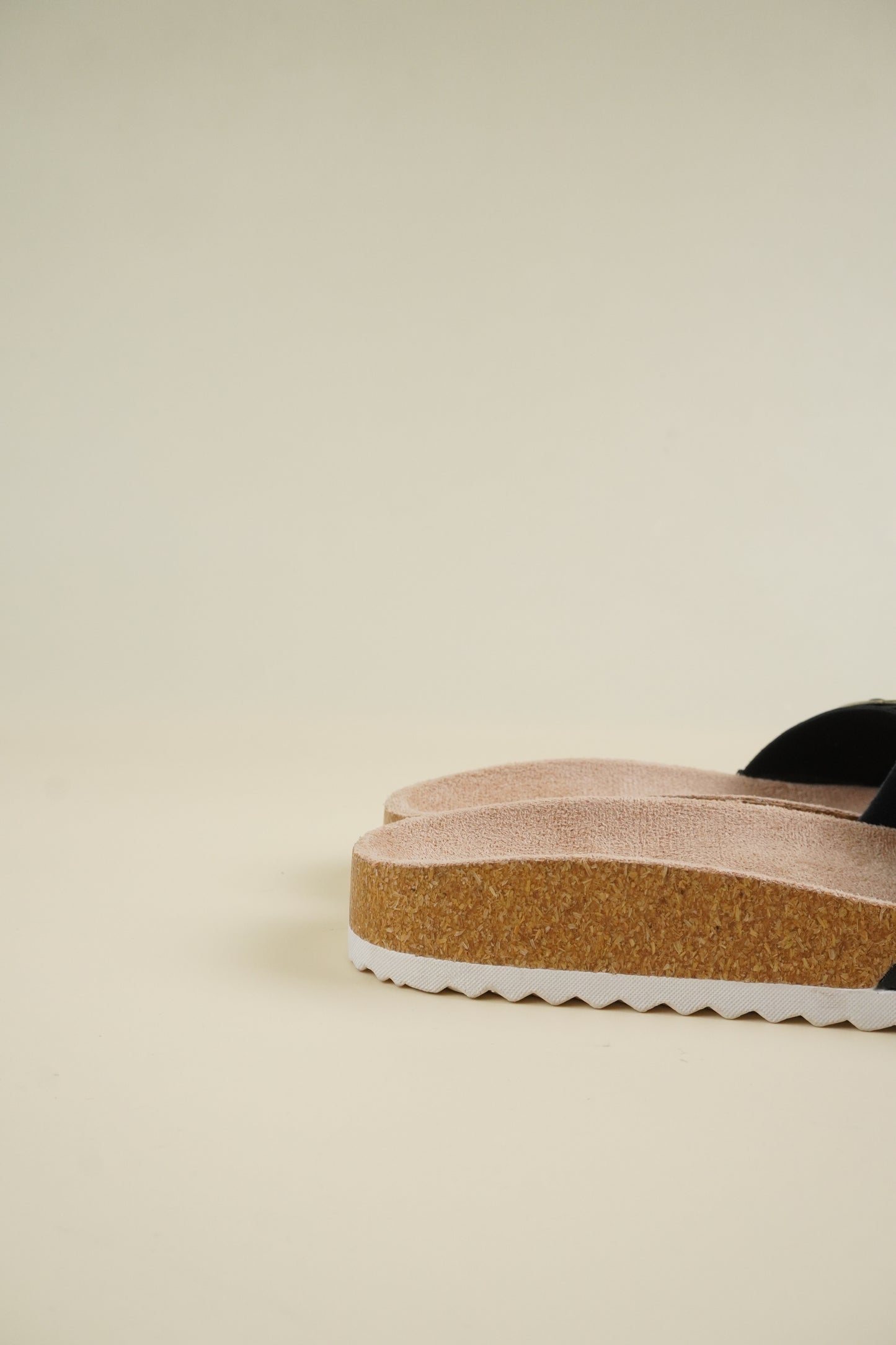 Single-Buckle Slippers - Black