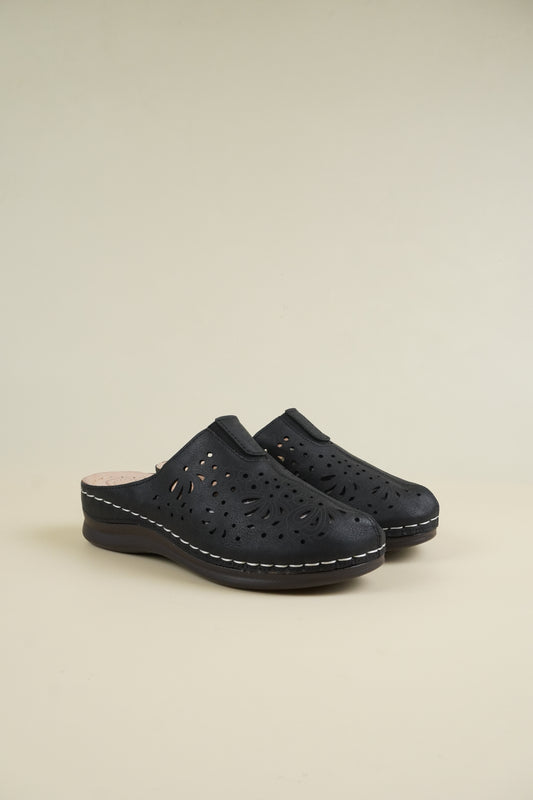 Wide-Fit Breathable Women's Slippers - Black