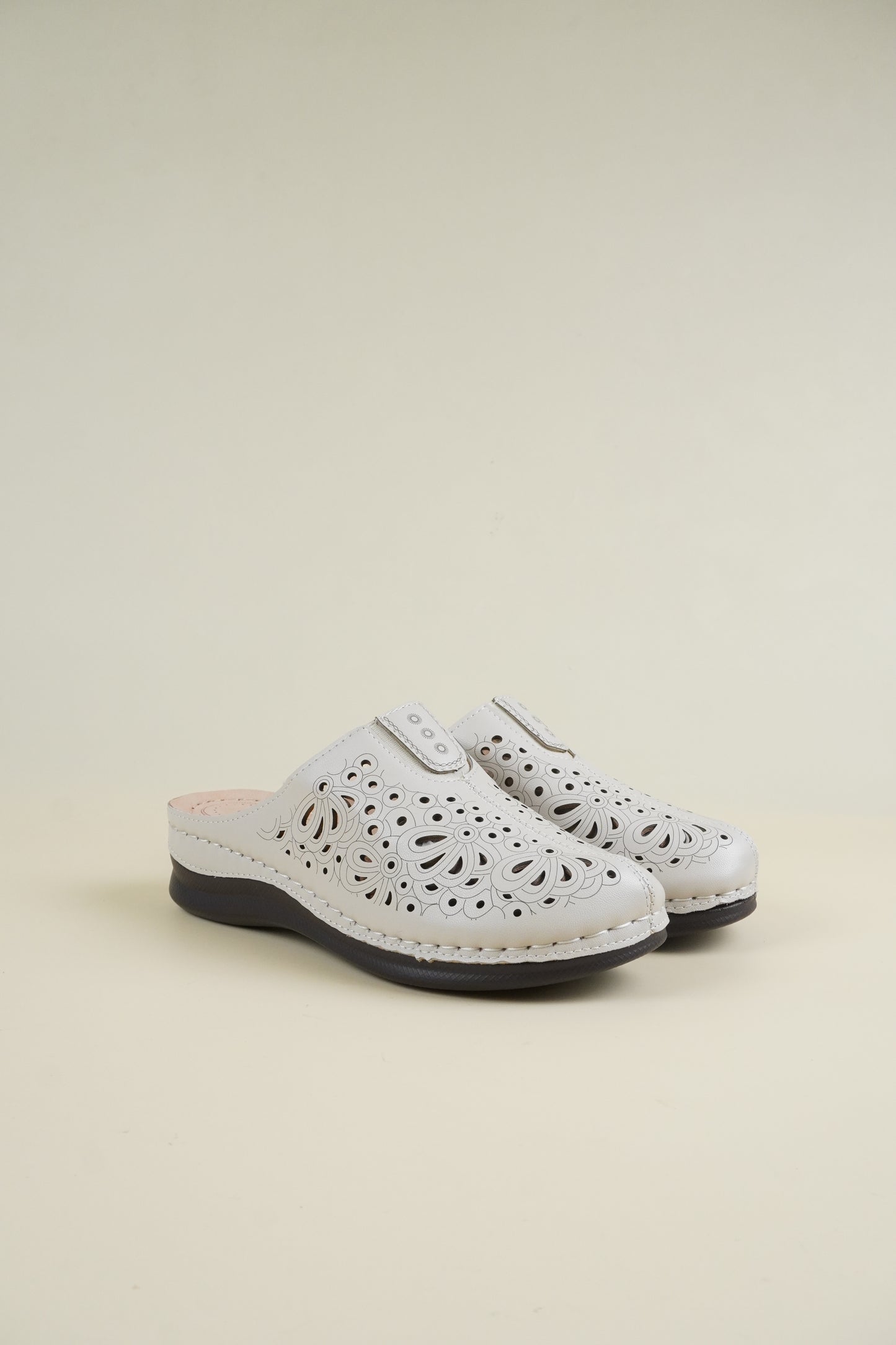 Wide-Fit Breathable Women's Slippers - Beige