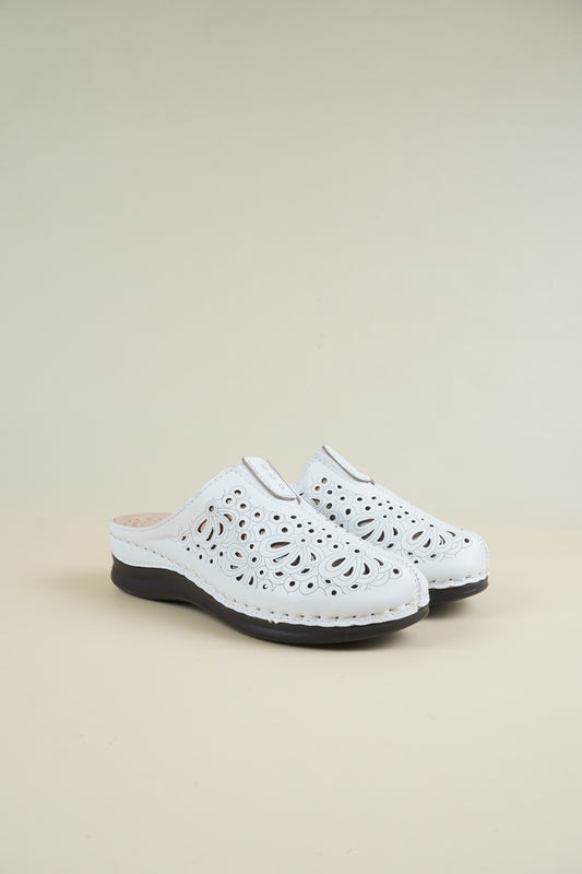 Wide-Fit Breathable Women's Slippers - White