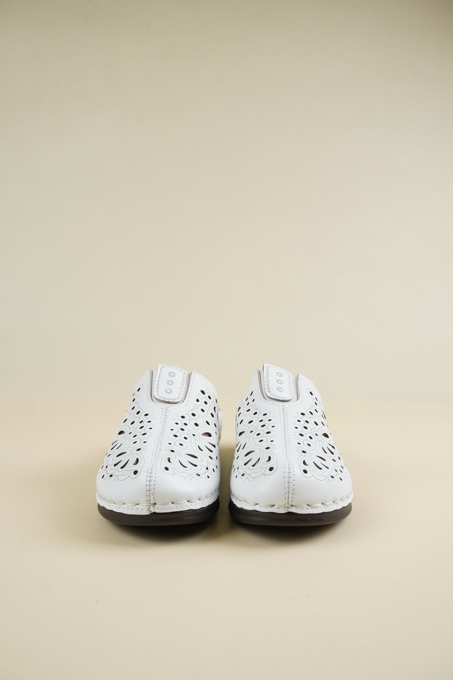 Wide-Fit Breathable Women's Slippers - White