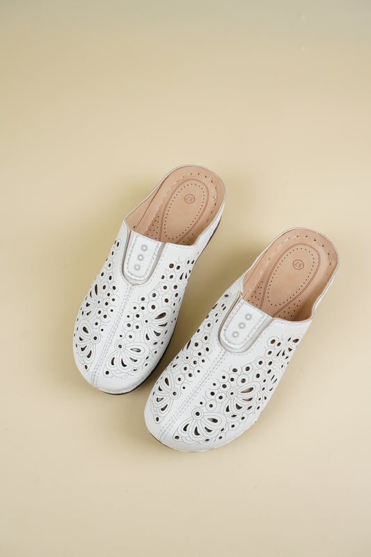 Wide-Fit Breathable Women's Slippers - White