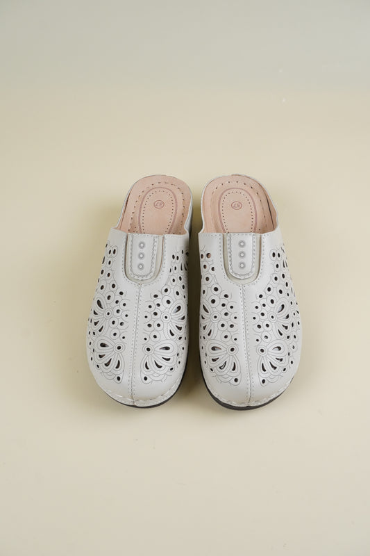 Wide-Fit Breathable Women's Slippers - Beige