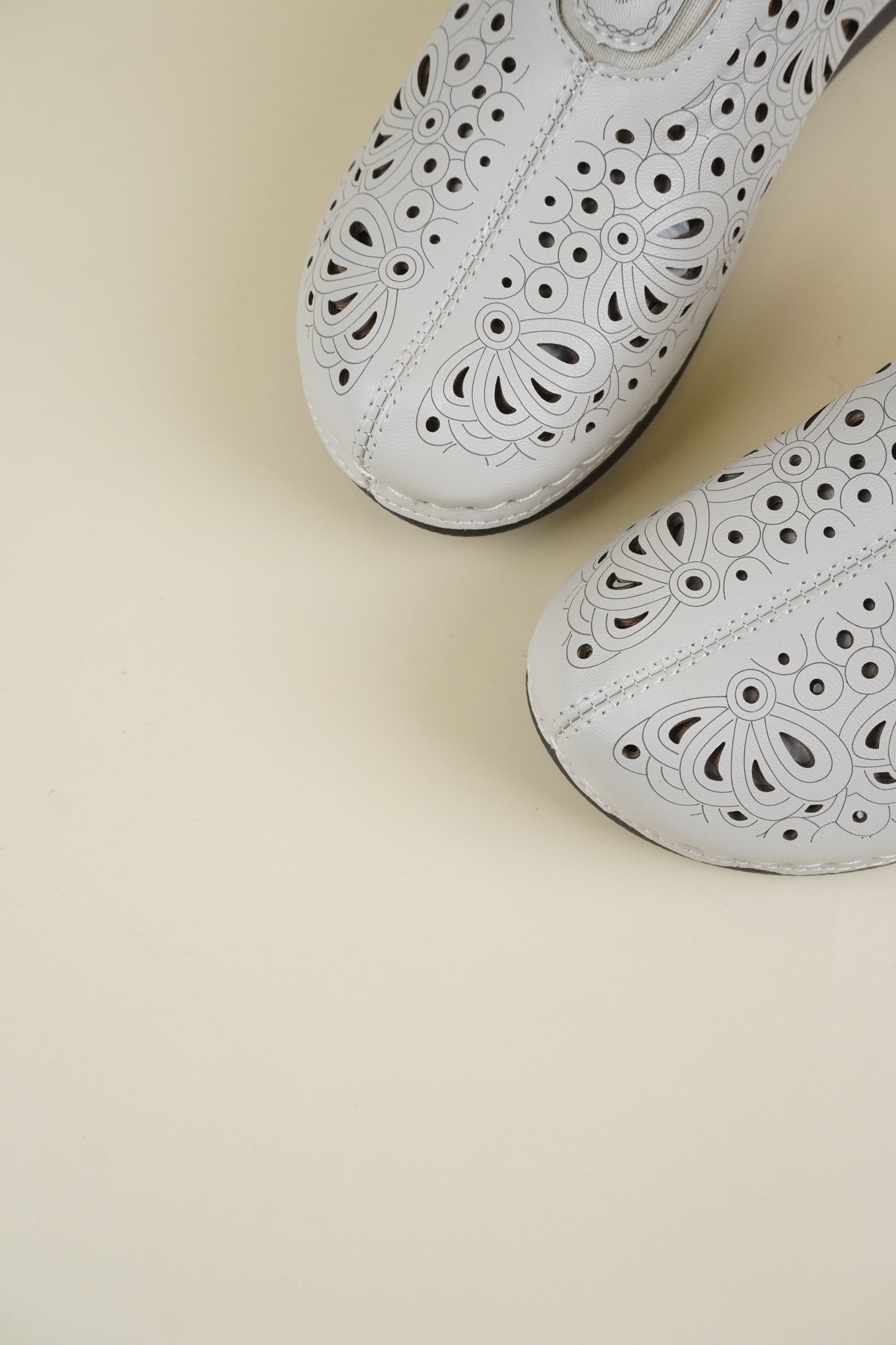 Wide-Fit Breathable Women's Slippers - Beige