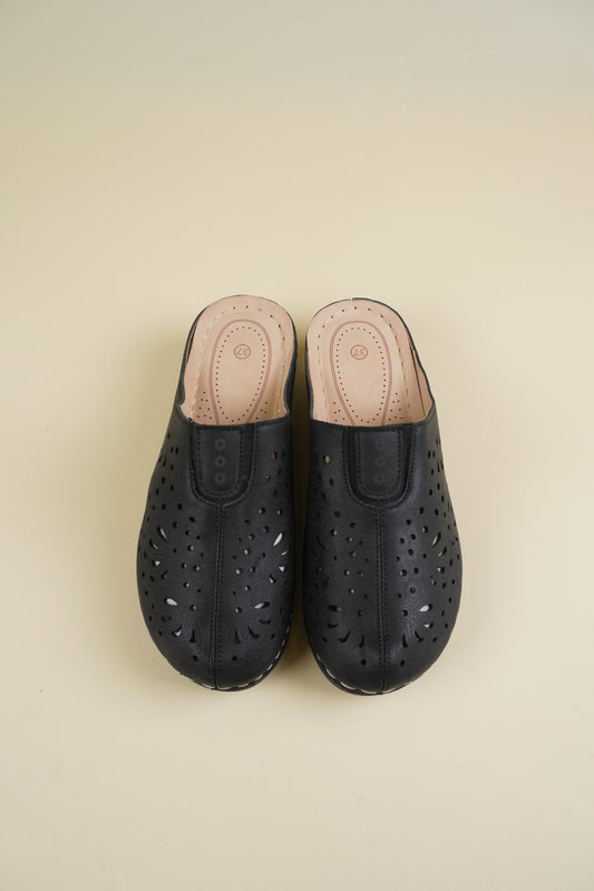Wide-Fit Breathable Women's Slippers - Black