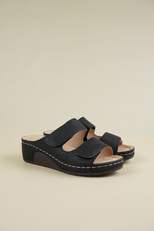 Open-Toe Wide-Fit Wedge Slippers - Black