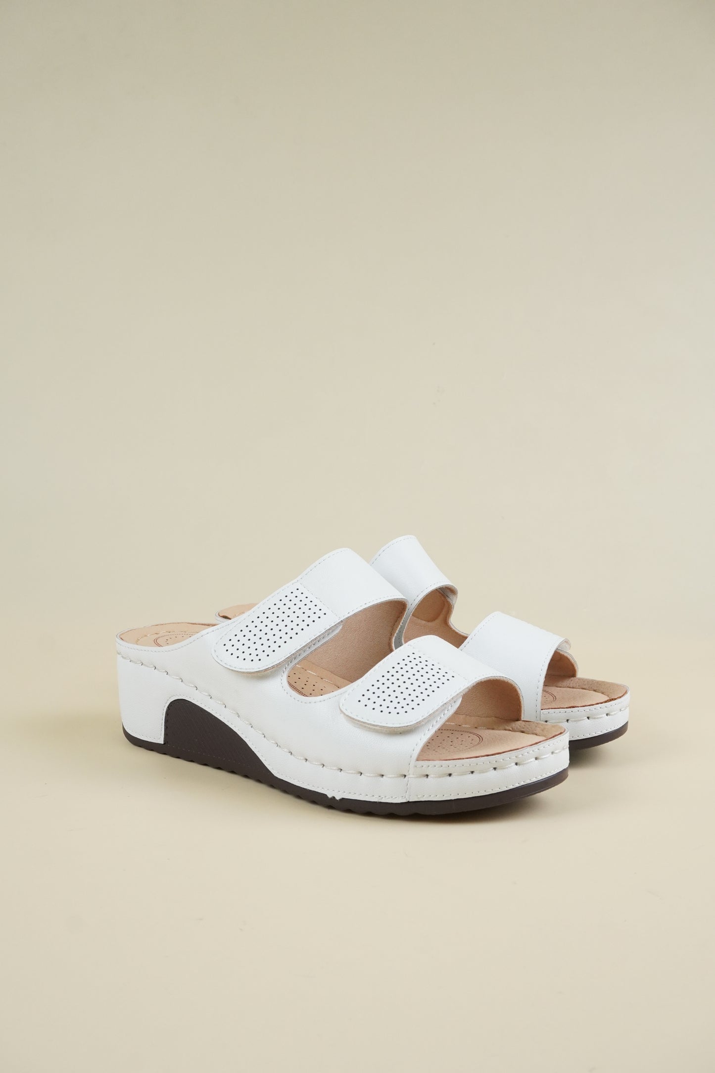 Open-Toe Wide-Fit Wedge Slippers - White