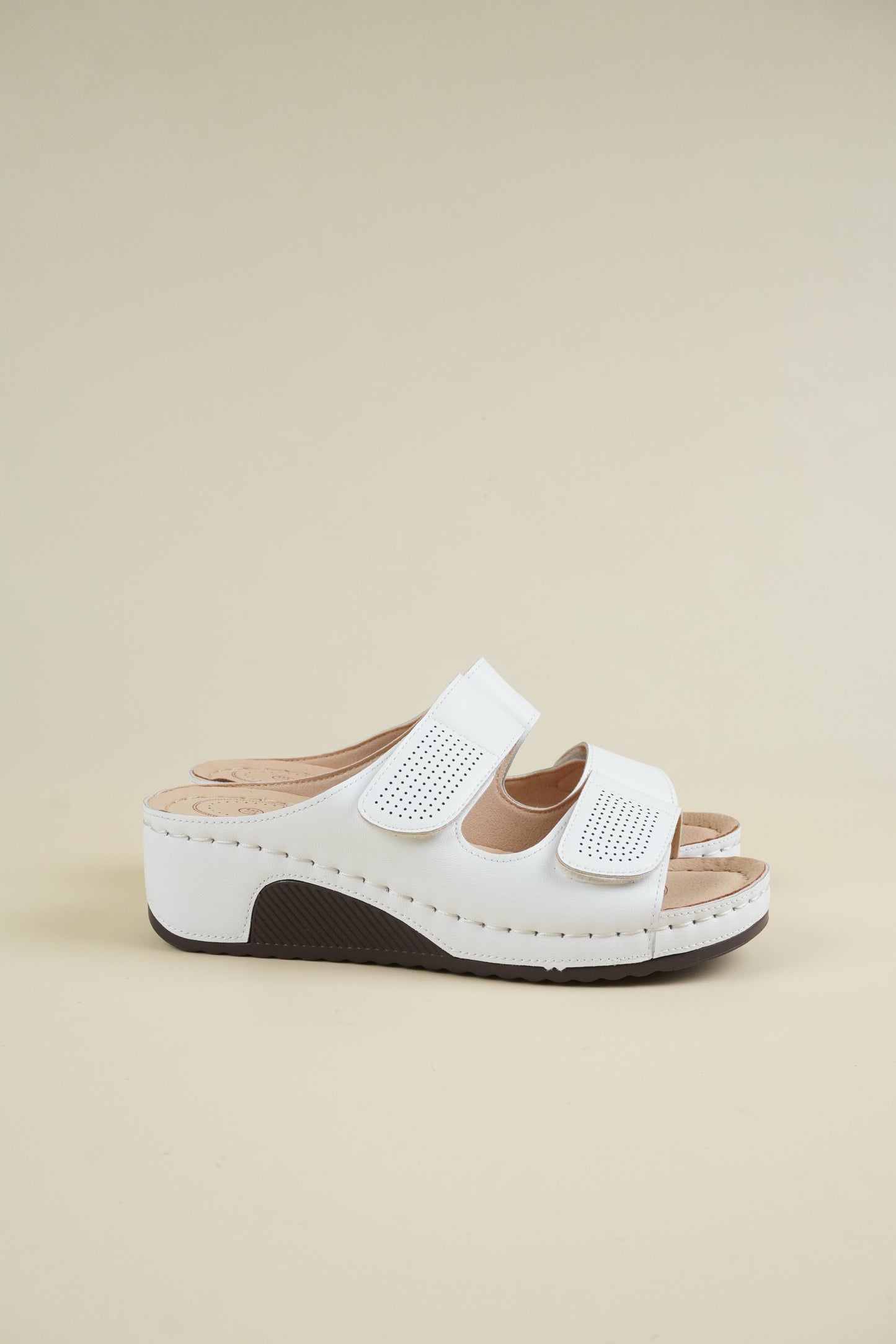 Open-Toe Wide-Fit Wedge Slippers - White